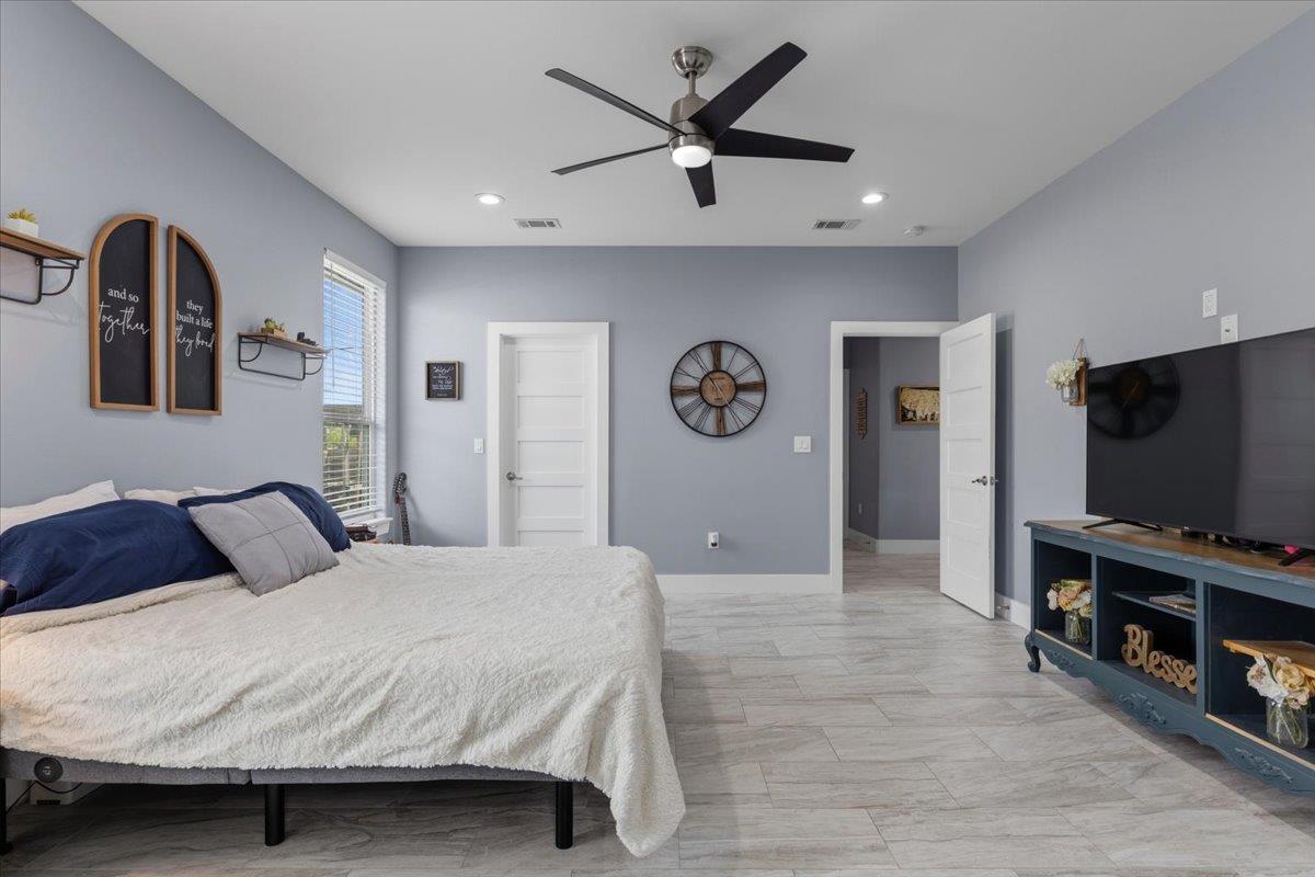 130 Coyote Ridge Dr, Cedar Creek, TX 78612