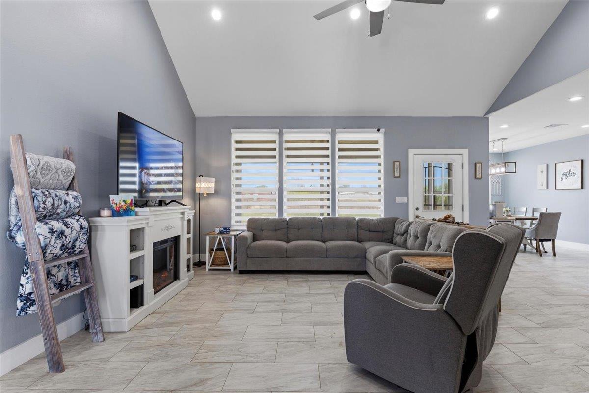 130 Coyote Ridge Dr, Cedar Creek, TX 78612