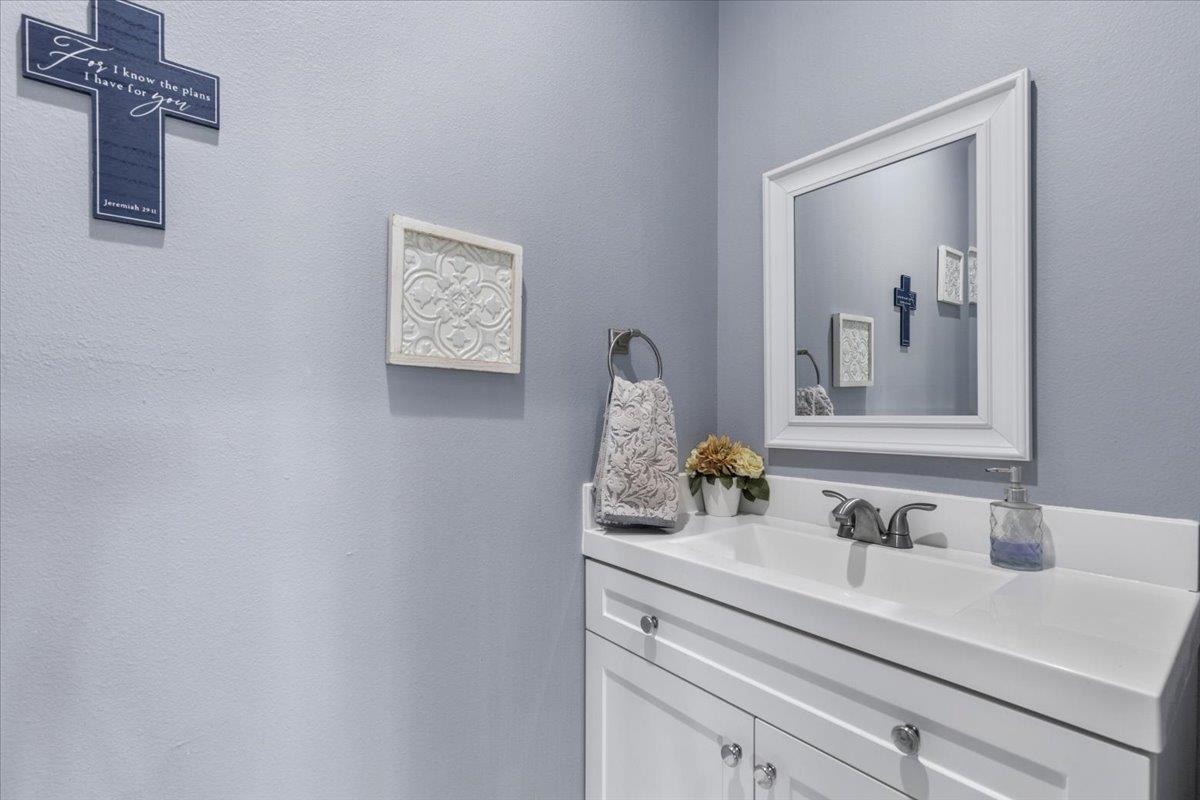 130 Coyote Ridge Dr, Cedar Creek, TX 78612