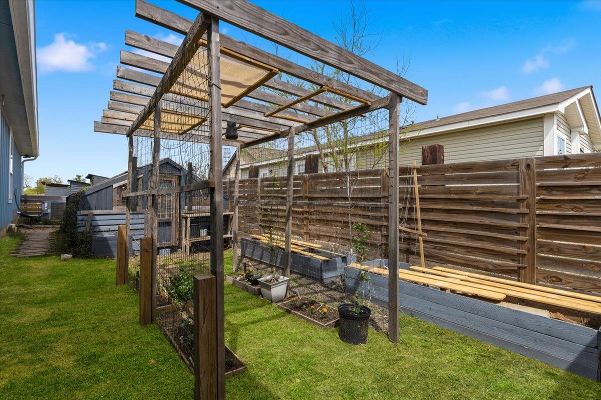 130 Coyote Ridge Dr, Cedar Creek, TX 78612