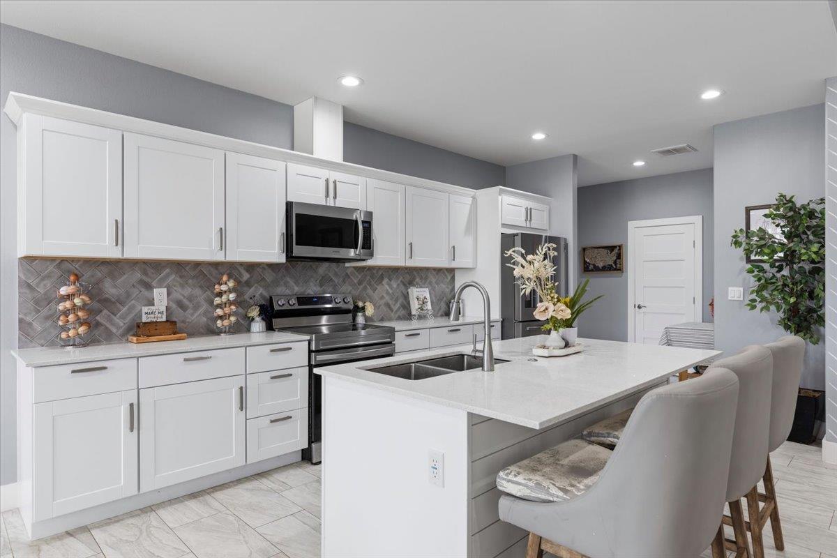 130 Coyote Ridge Dr, Cedar Creek, TX 78612