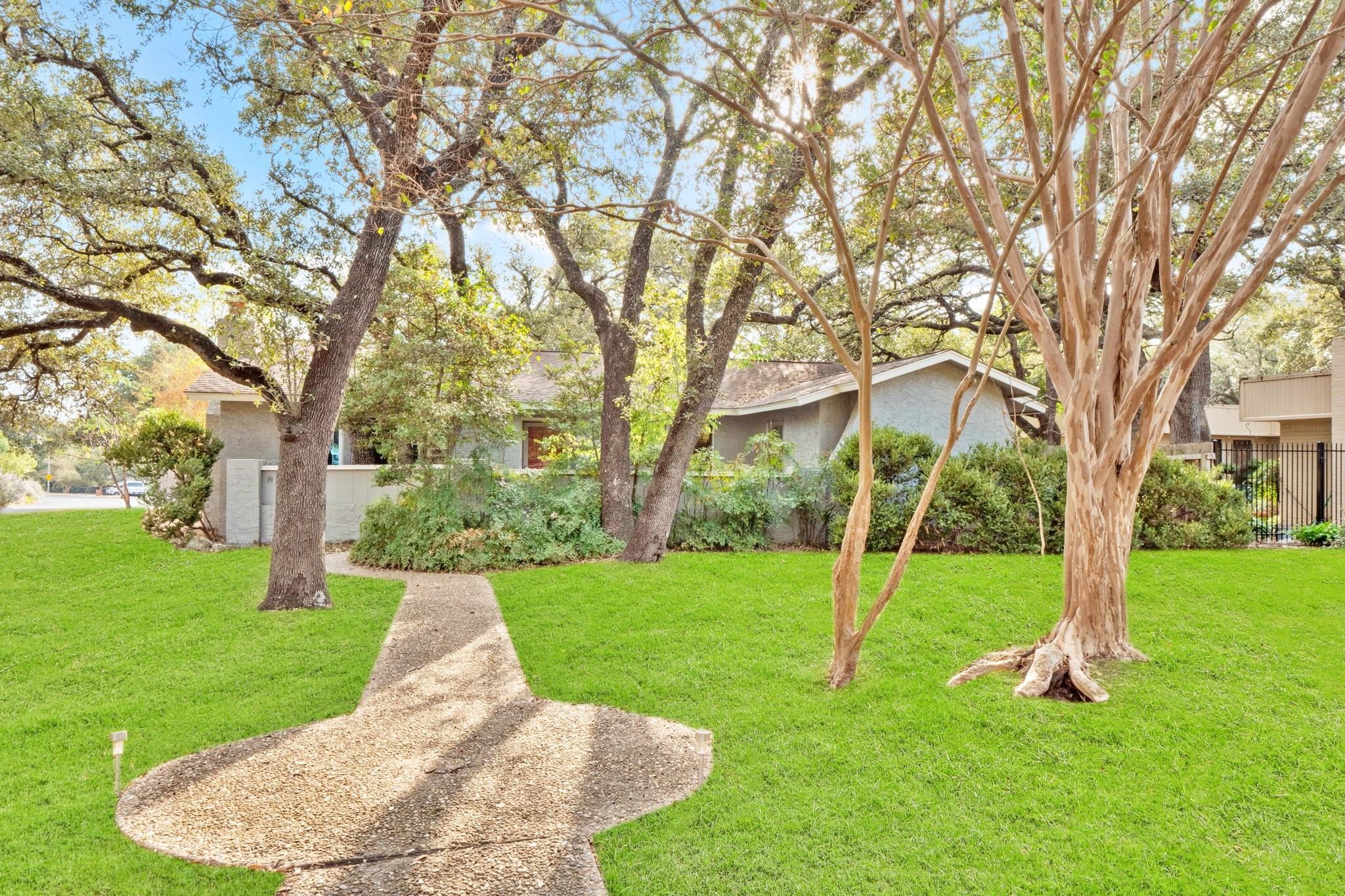 6601 Branching Oak Ct, Austin, TX 78759