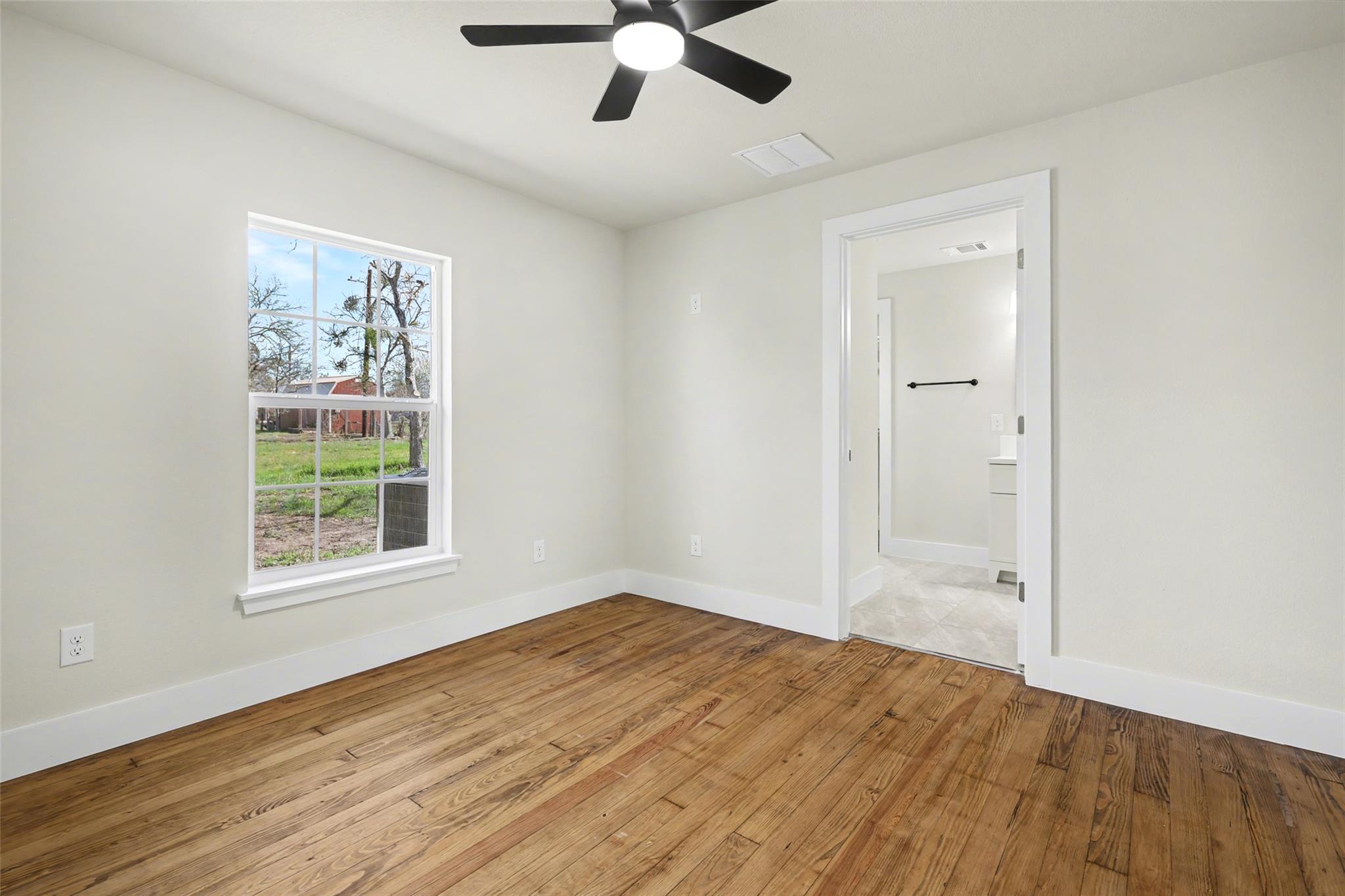 107 Russell St, Liberty Hill, TX 78642