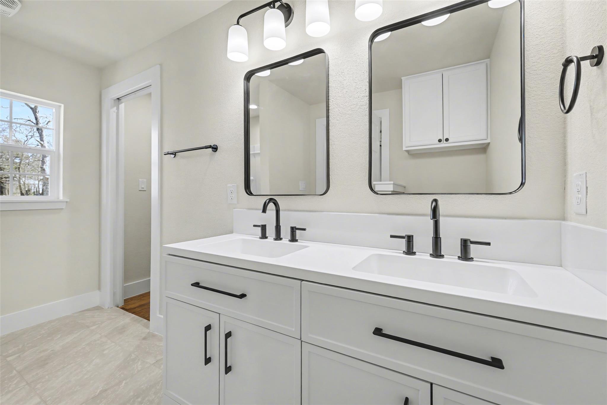 107 Russell St, Liberty Hill, TX 78642