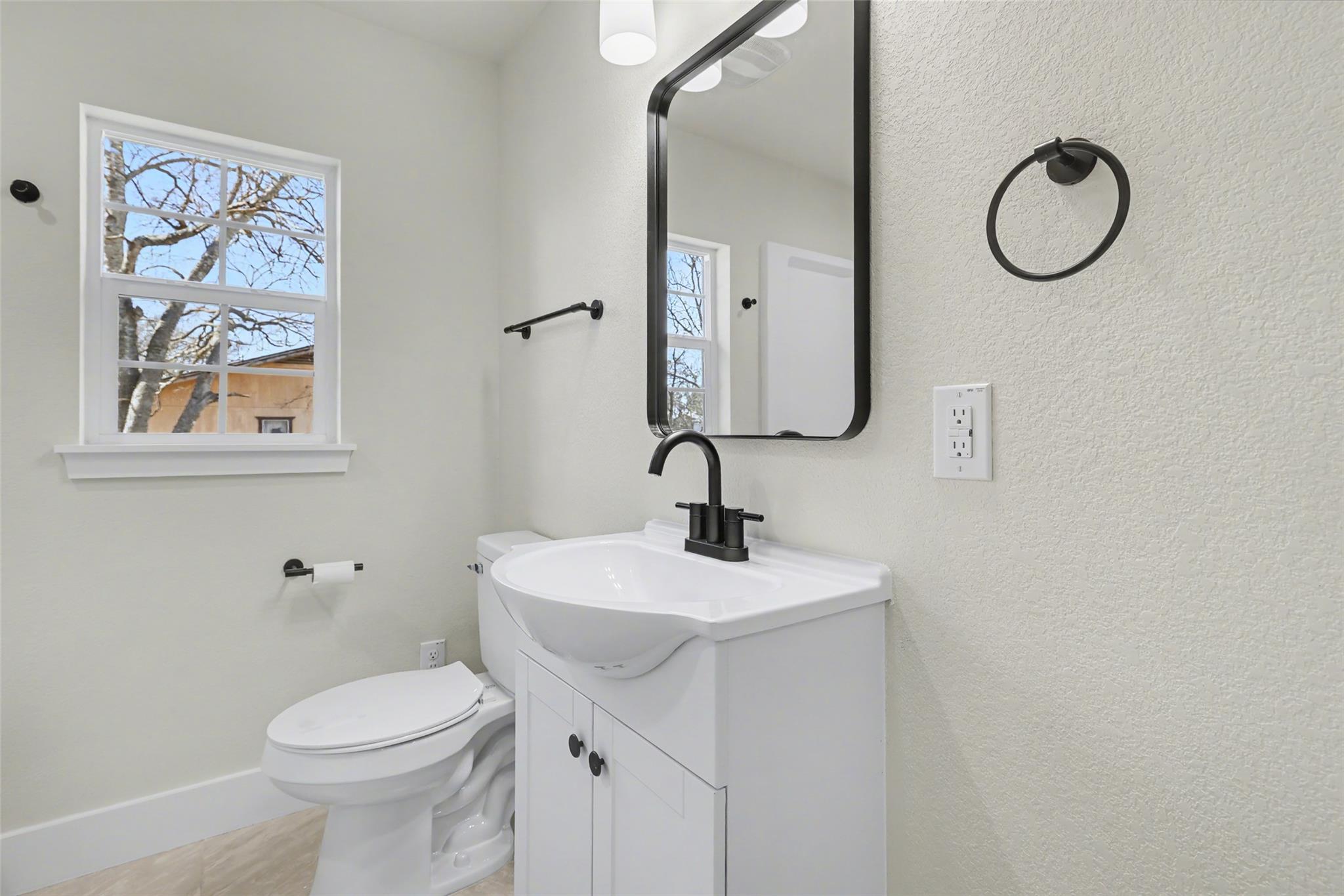 107 Russell St, Liberty Hill, TX 78642