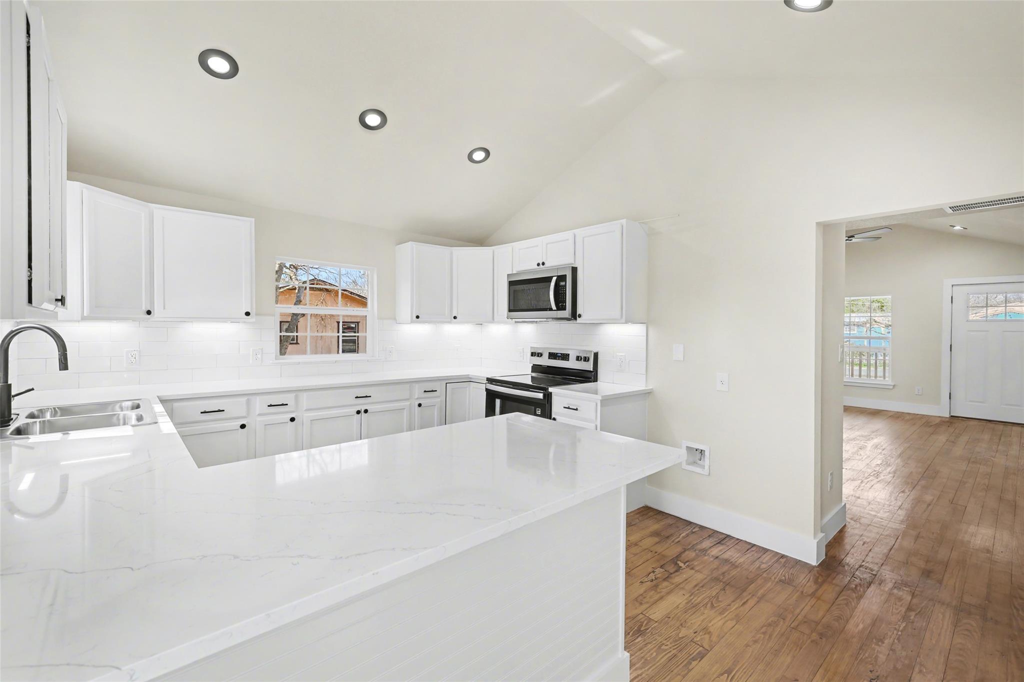 107 Russell St, Liberty Hill, TX 78642