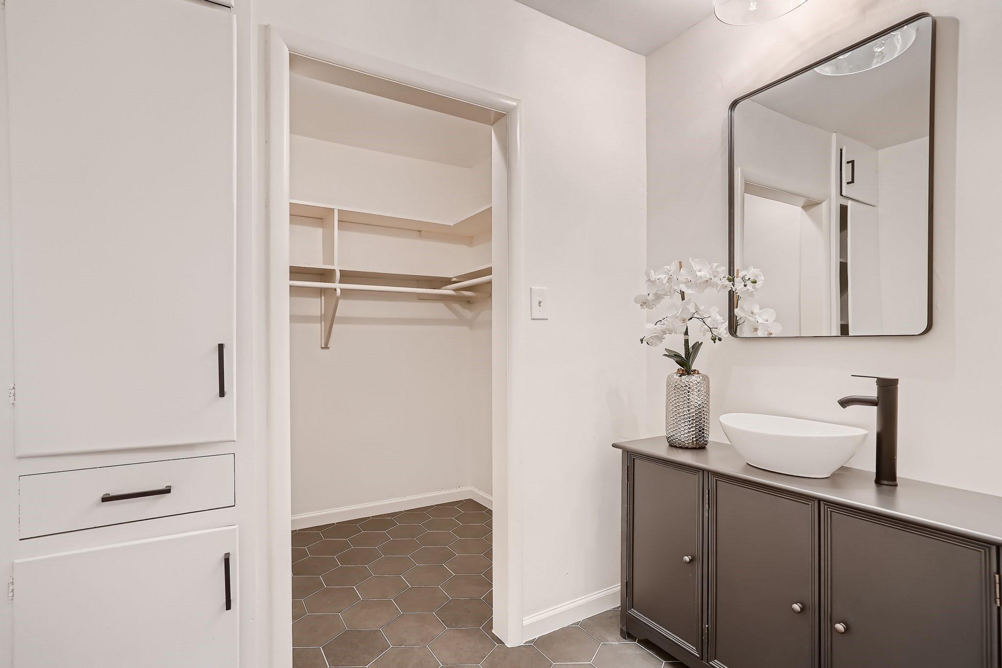 5325 Western Hills Dr, Austin, TX 78731