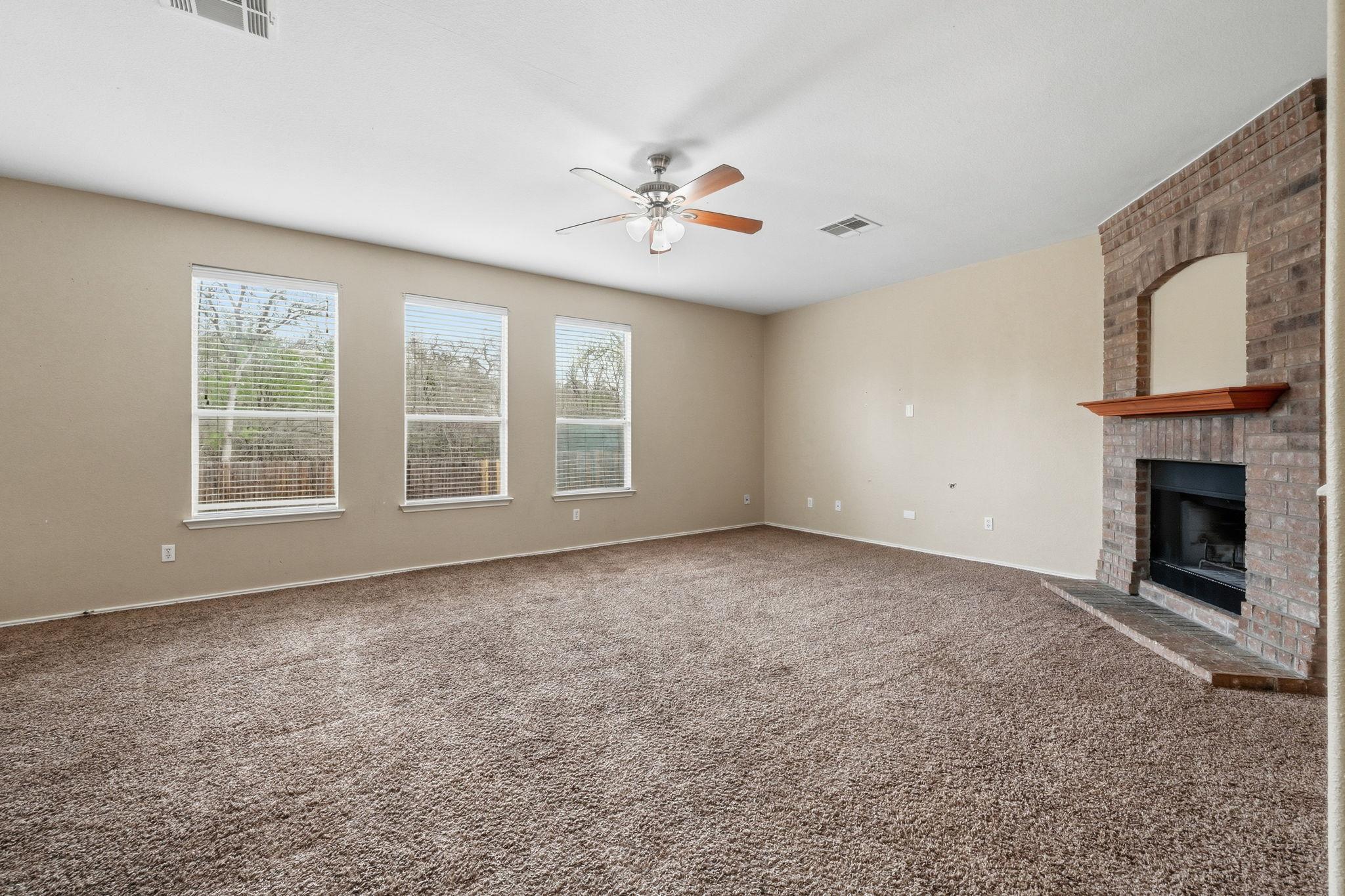 12621 Wayne Spur Ln, Elgin, TX 78621