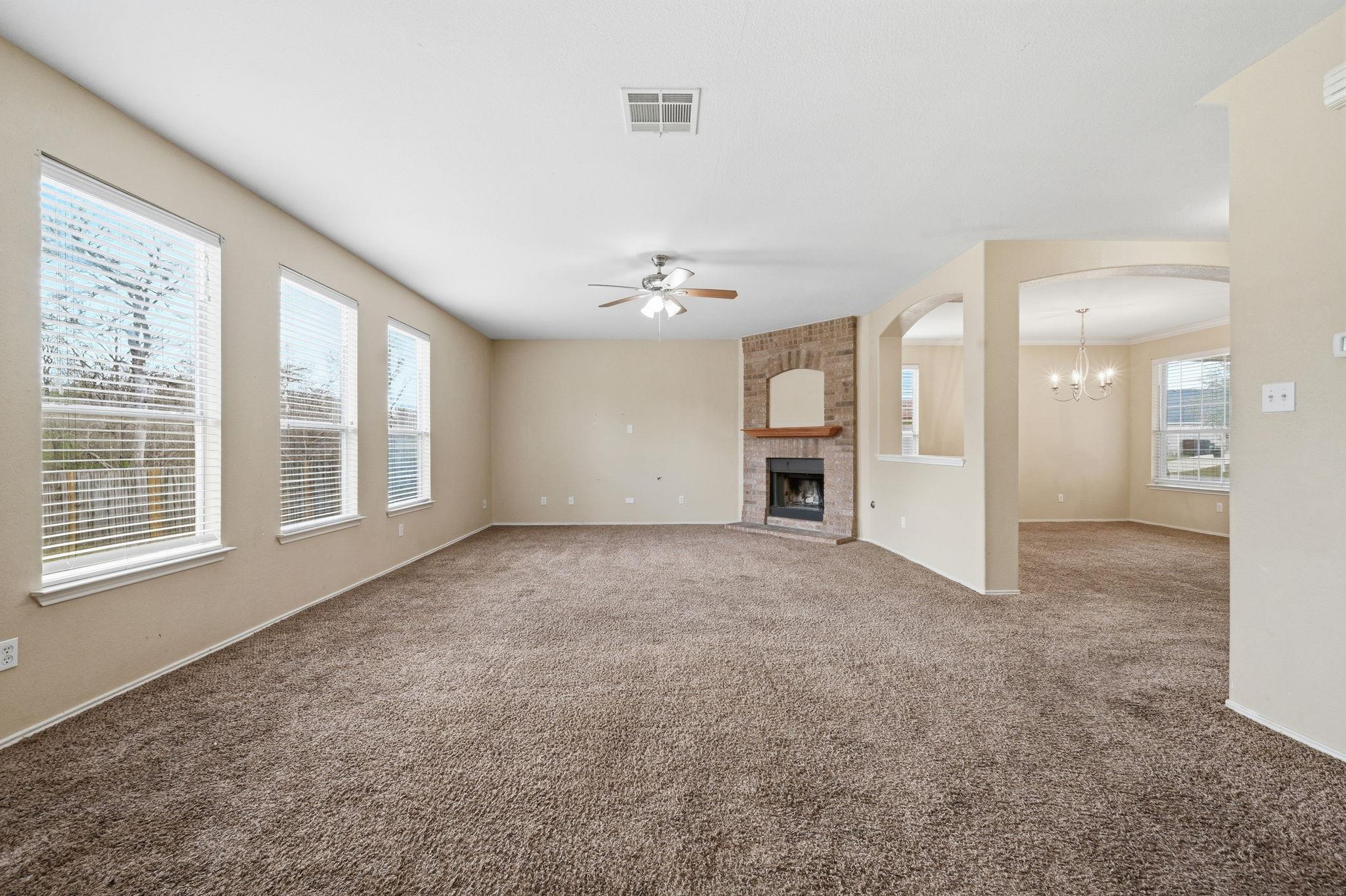 12621 Wayne Spur Ln, Elgin, TX 78621