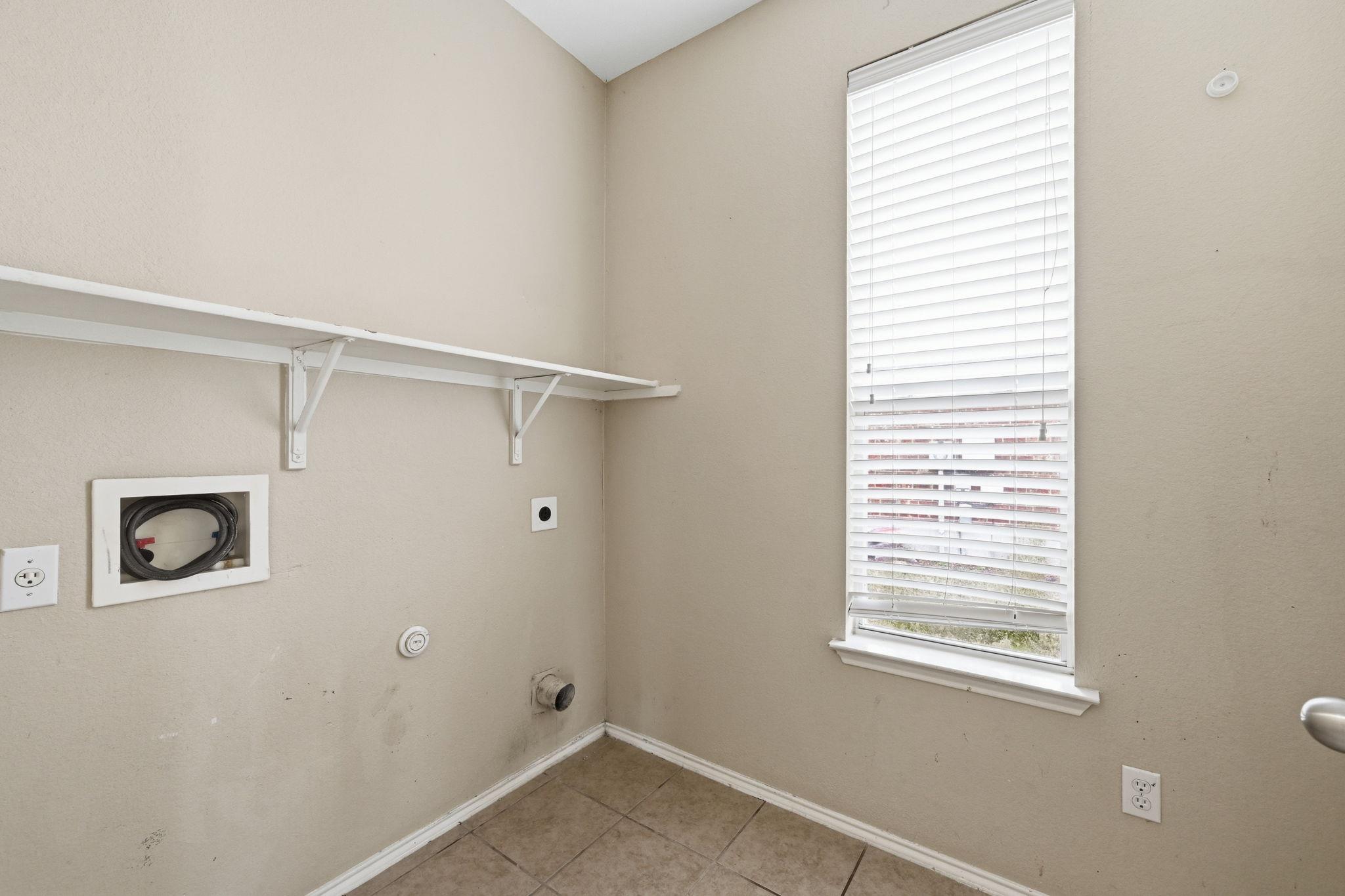 12621 Wayne Spur Ln, Elgin, TX 78621