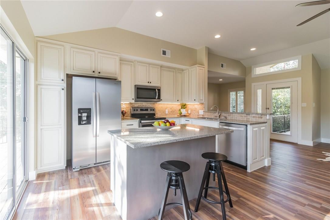 25203 Lake View Dr, Spicewood, TX 78669