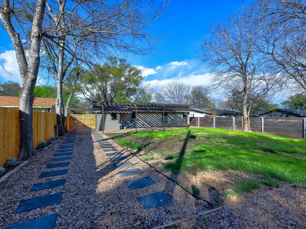 1513 Cloverleaf Dr, Austin, TX 78723