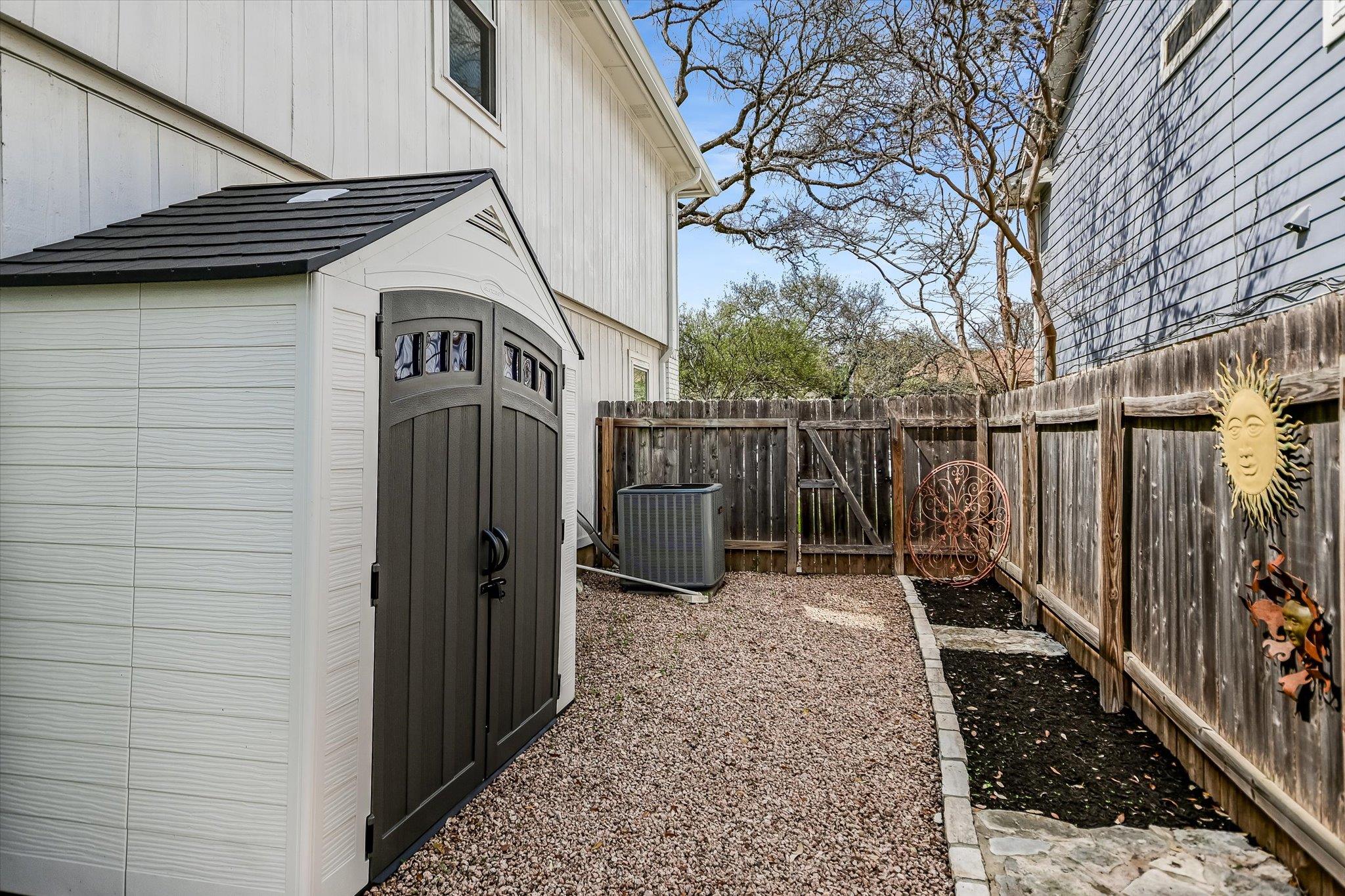 8901 Ampezo Trl, Austin, TX 78749