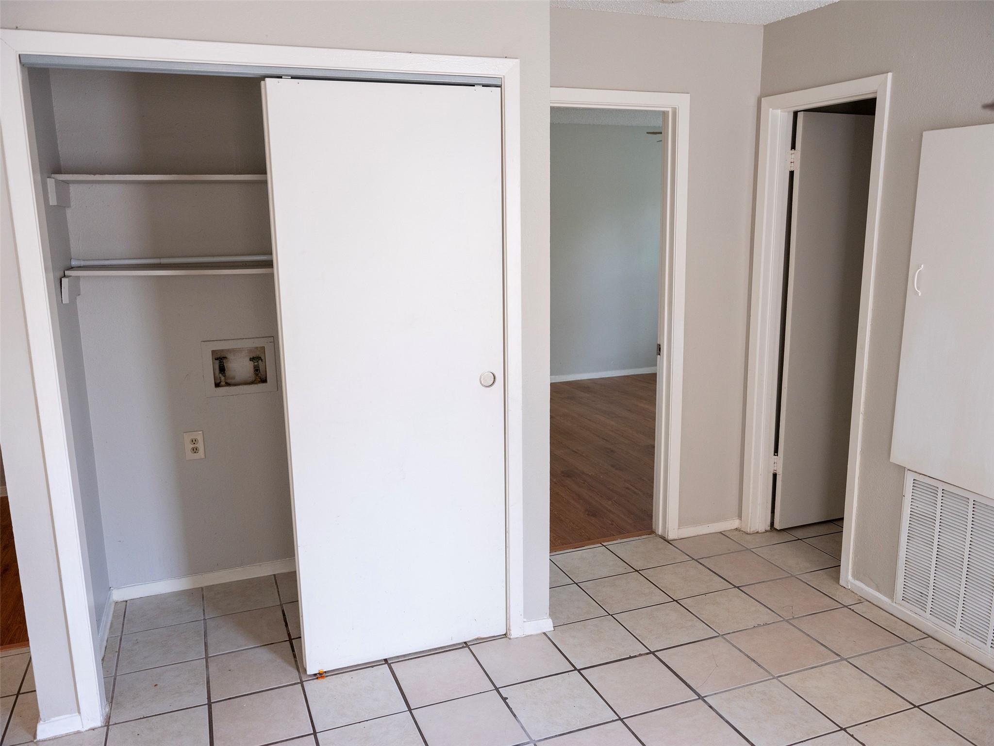 1903 W Loop # B, Austin, TX 78758