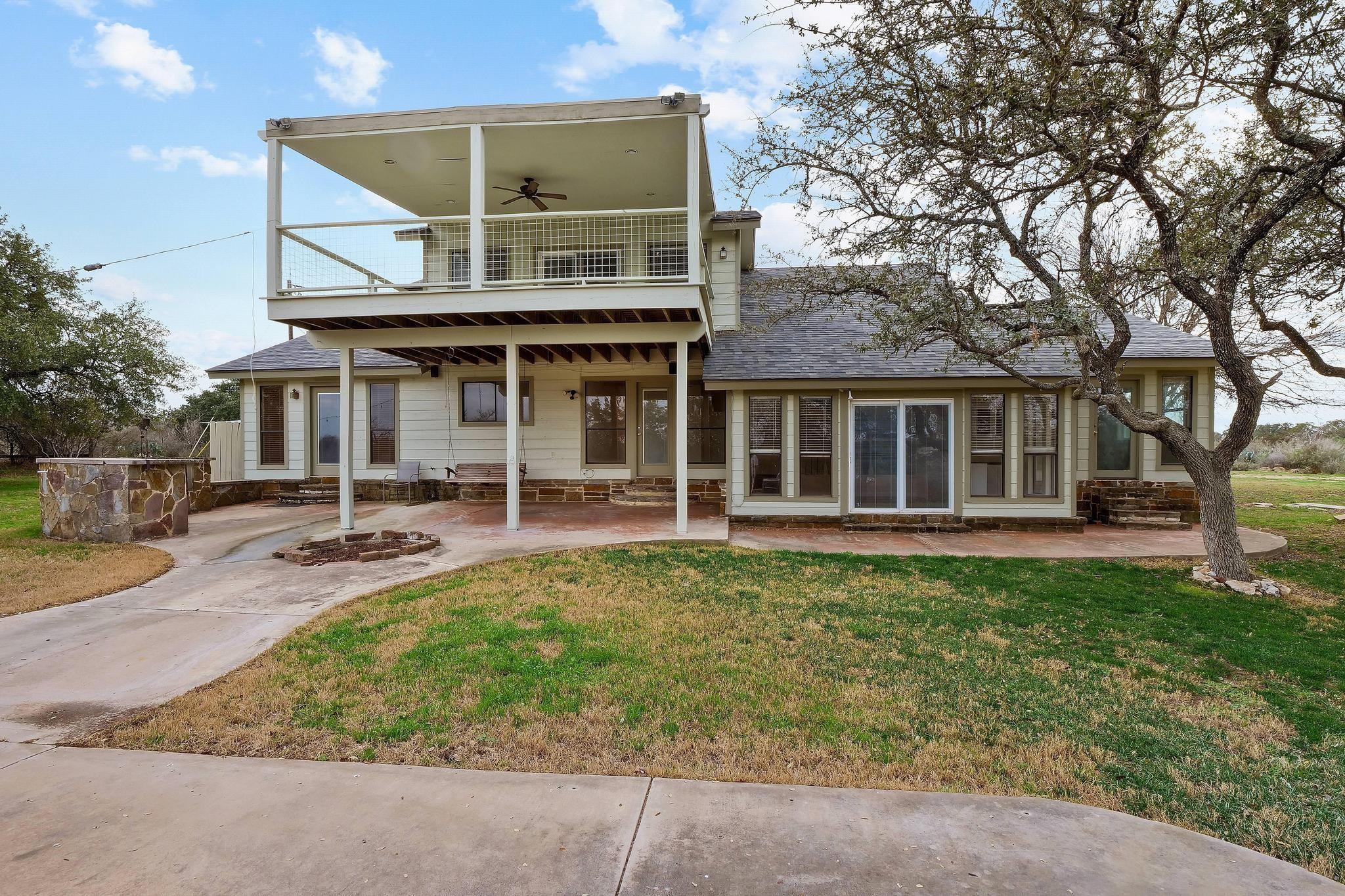226 Mels Rd, Spicewood, TX 78669