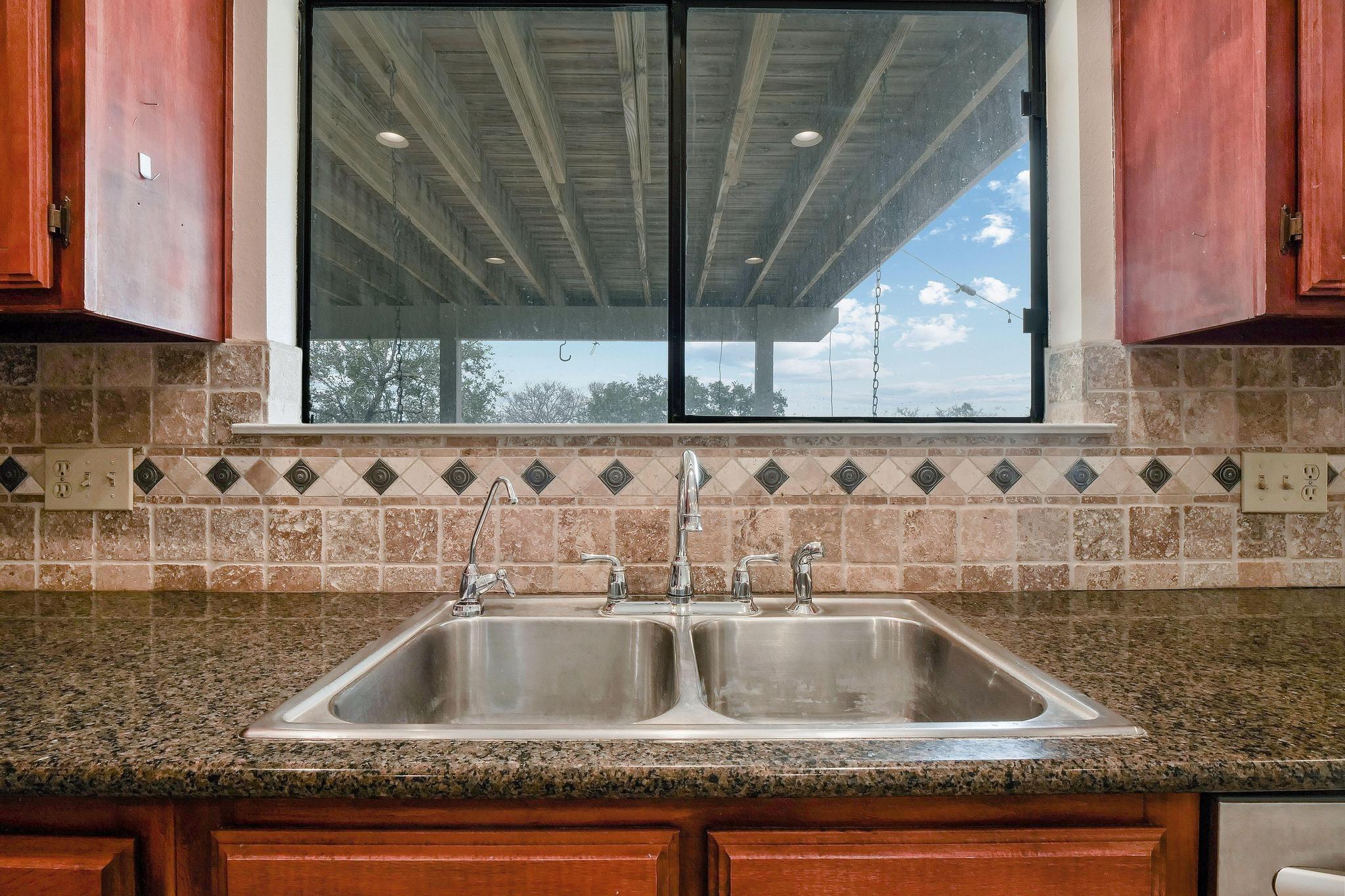 226 Mels Rd, Spicewood, TX 78669