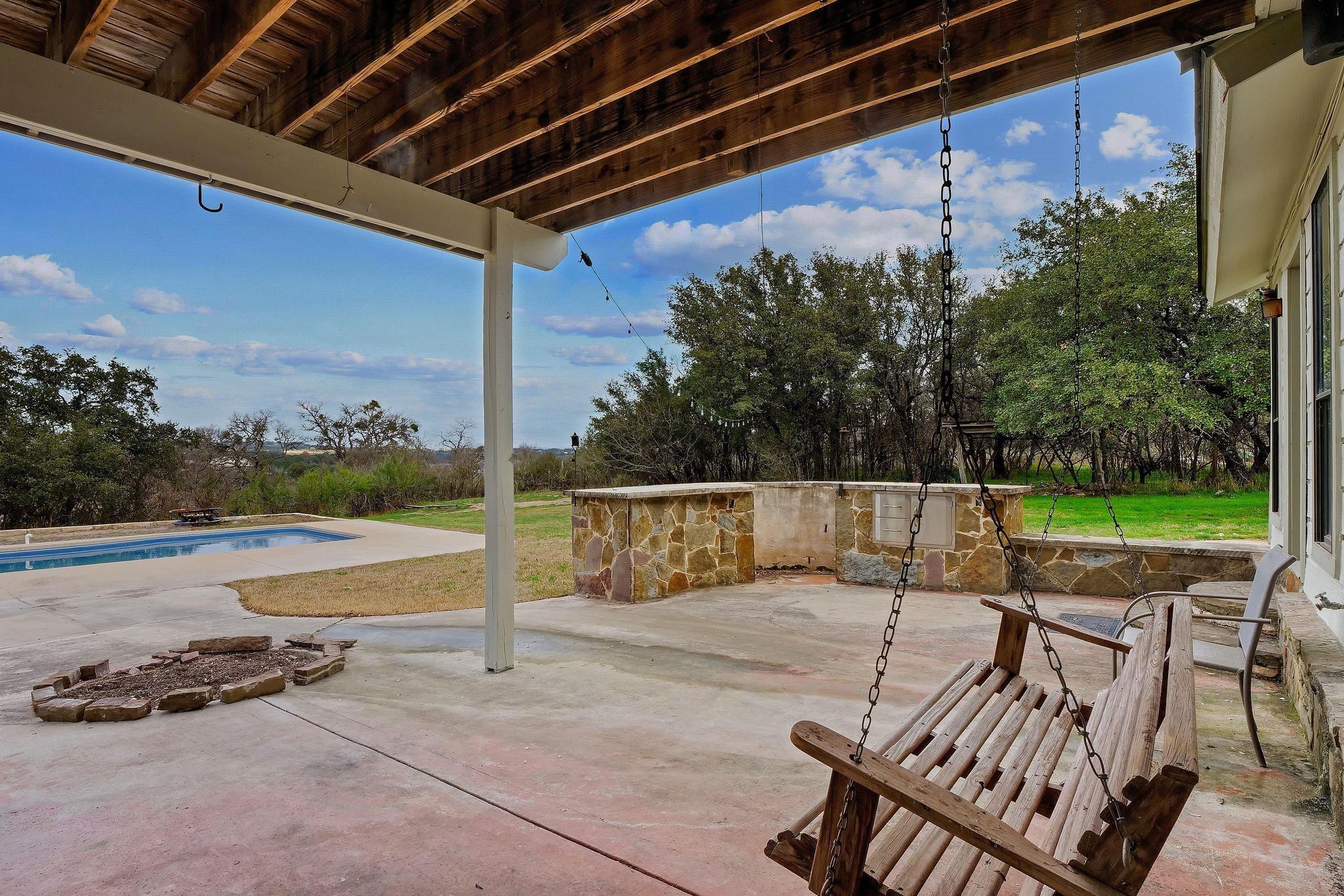226 Mels Rd, Spicewood, TX 78669