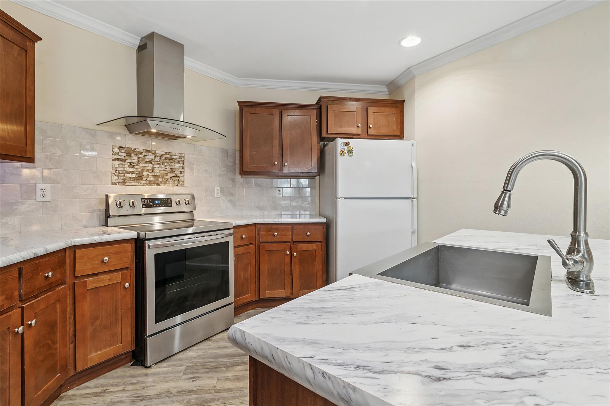 418 Lenora Dr, Taylor, TX 76574