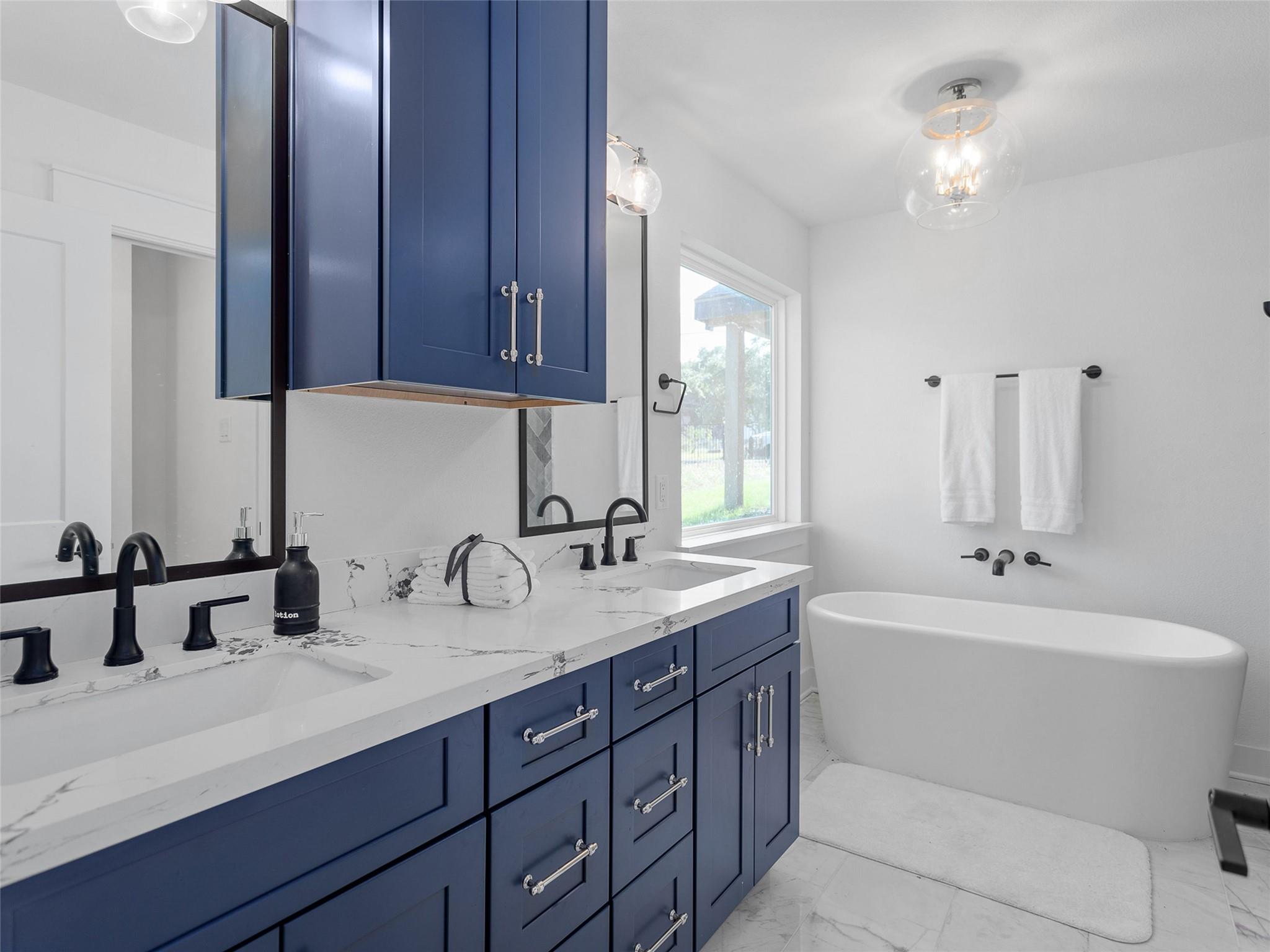 874 Lakebreeze Dr, Canyon Lake, TX 78133