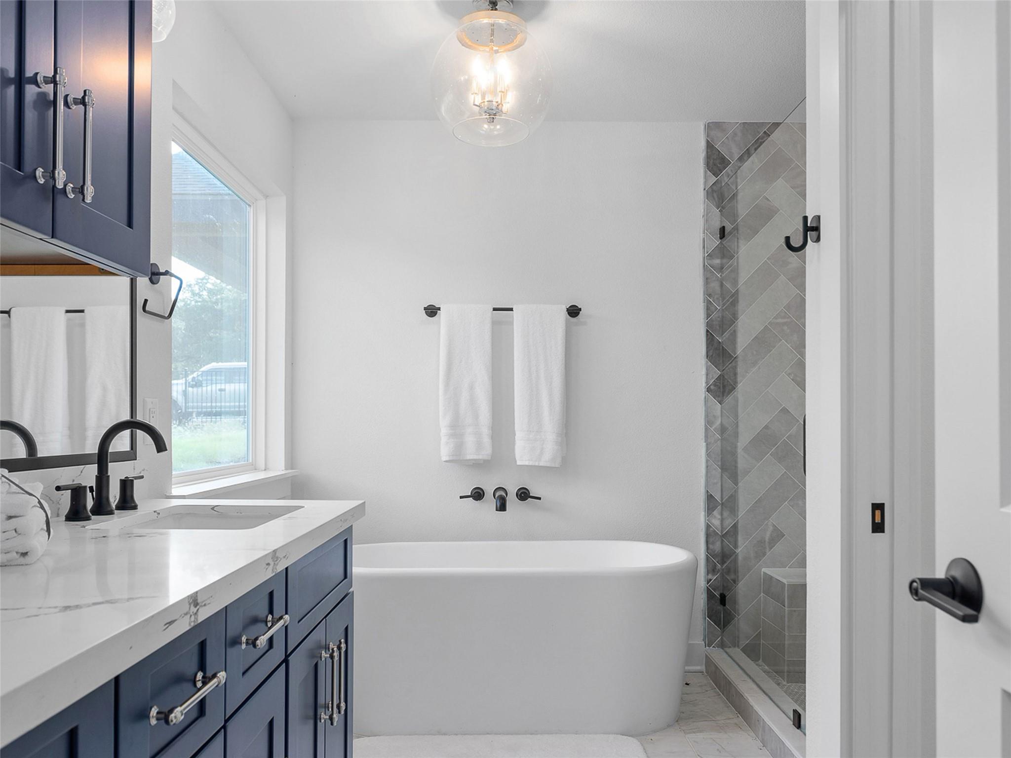 874 Lakebreeze Dr, Canyon Lake, TX 78133