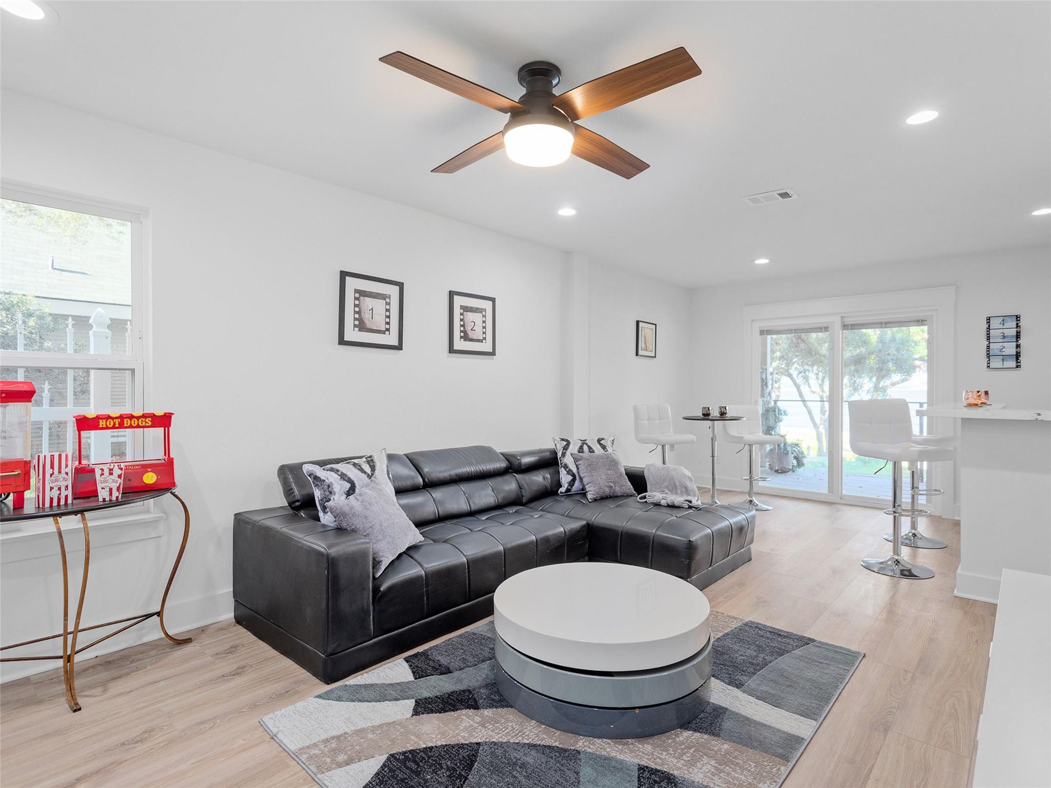 874 Lakebreeze Dr, Canyon Lake, TX 78133