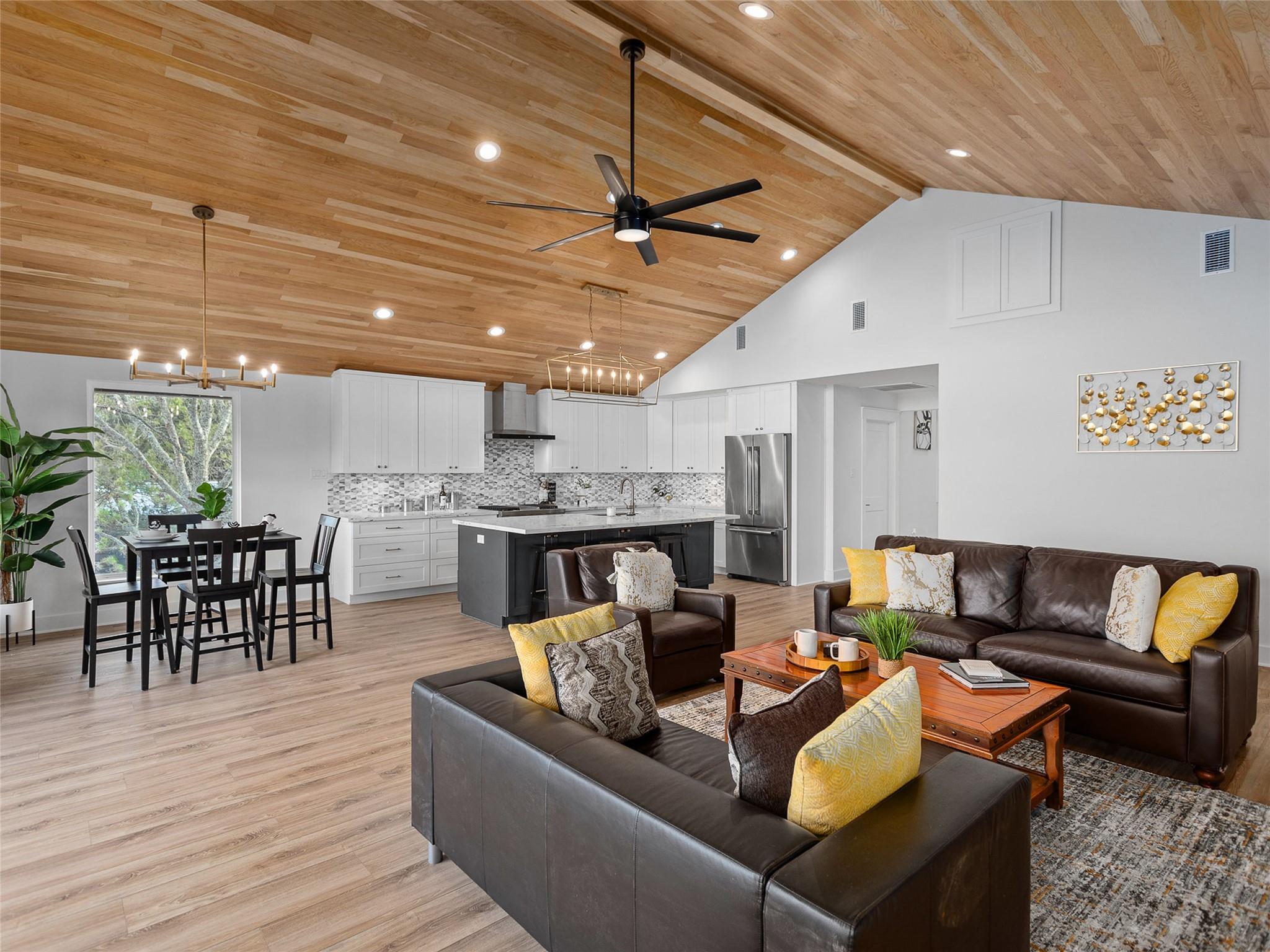 874 Lakebreeze Dr, Canyon Lake, TX 78133