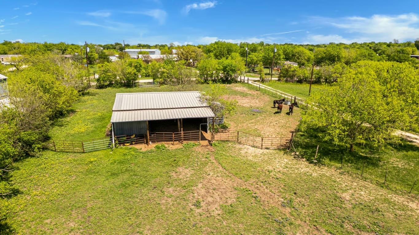 13484 Avis Rd, Dale, TX 78616