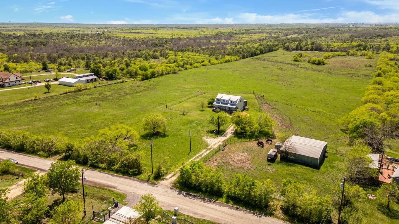 13484 Avis Rd, Dale, TX 78616
