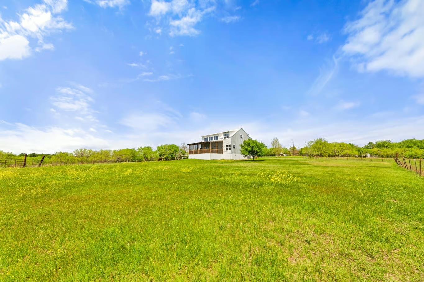 13484 Avis Rd, Dale, TX 78616