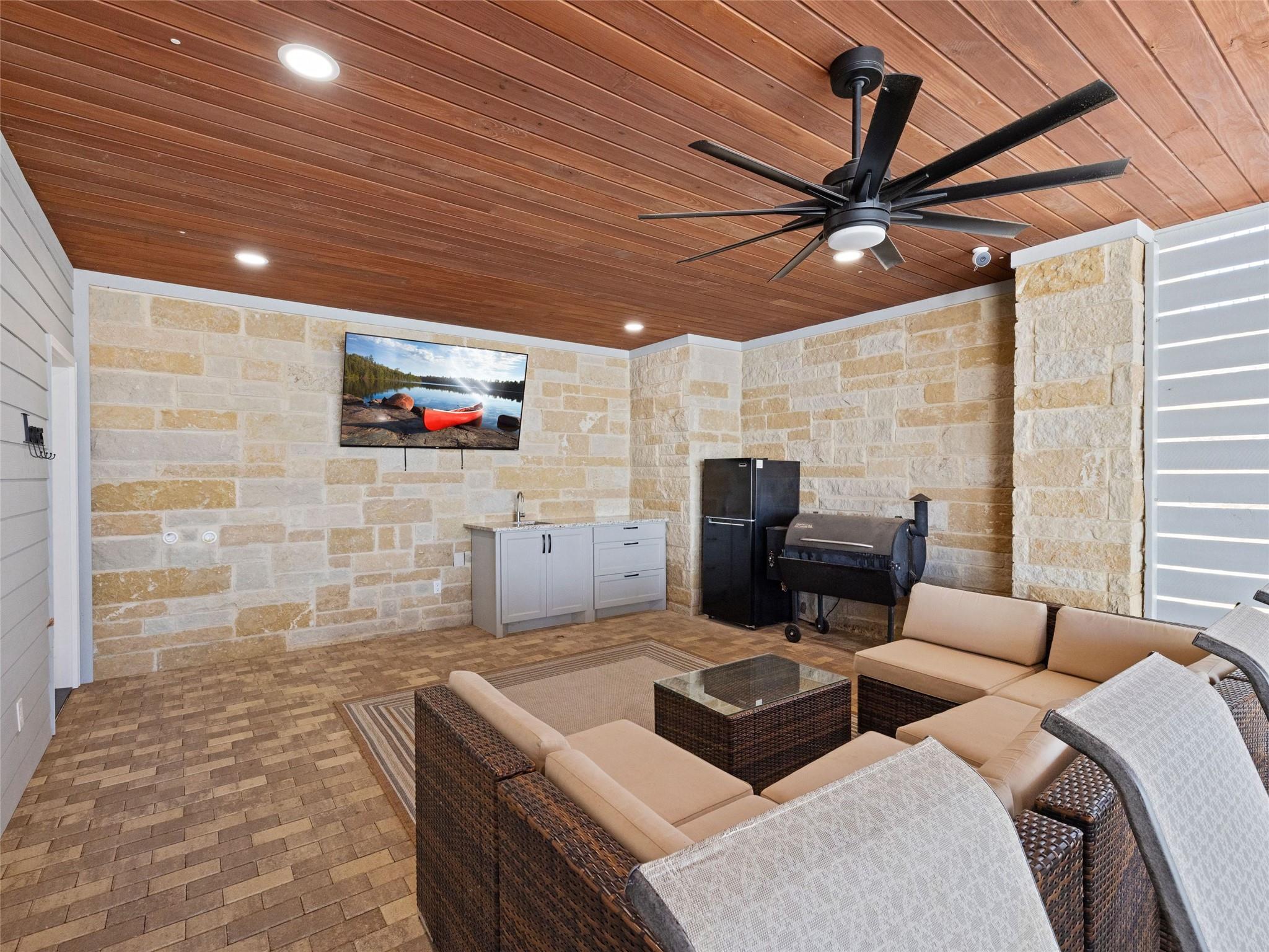 200 Archview Ln, Kingsland, TX 78639