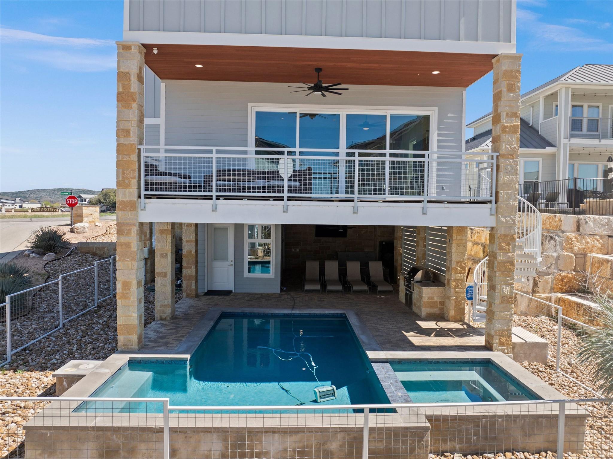 200 Archview Ln, Kingsland, TX 78639