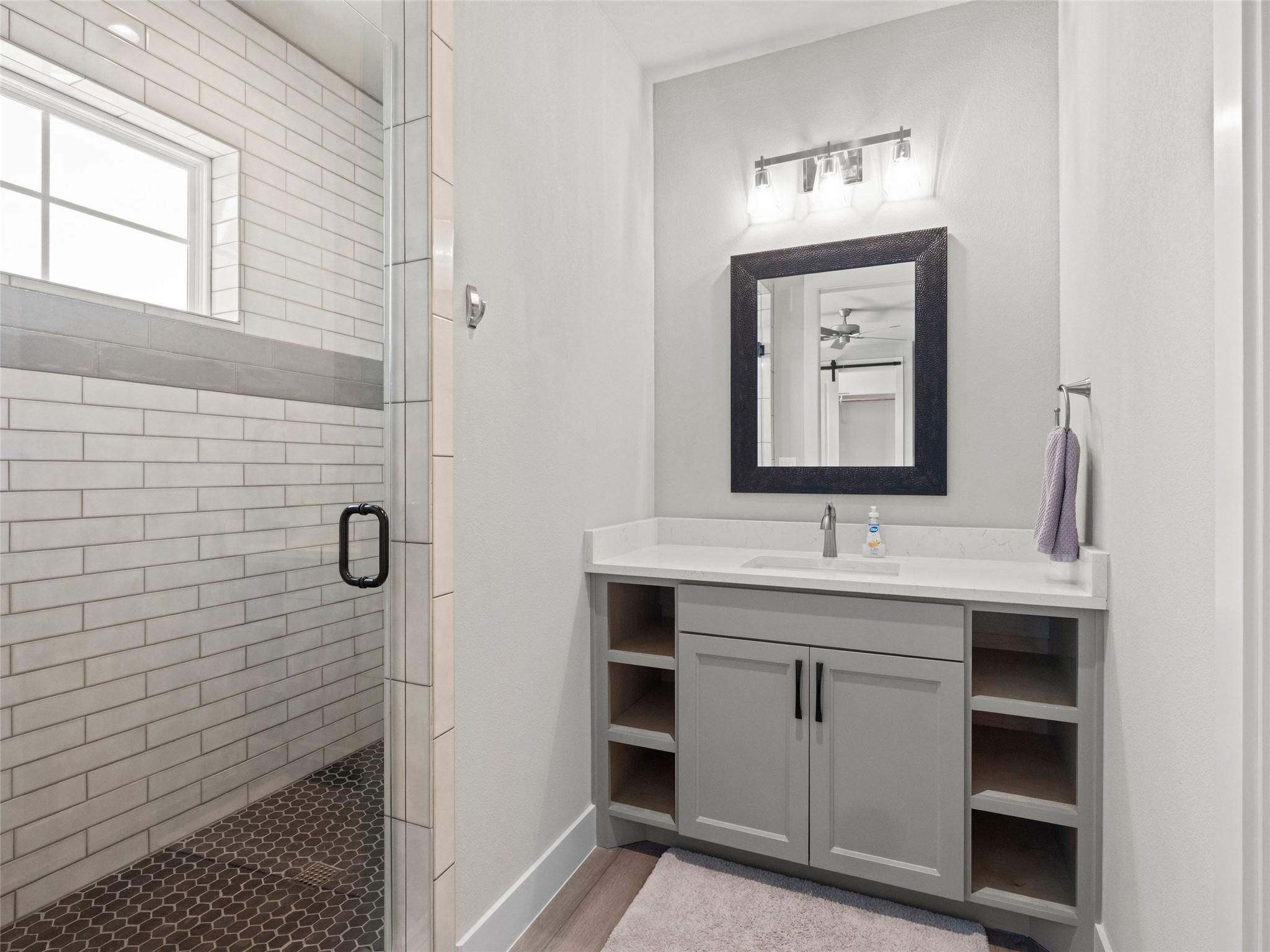 200 Archview Ln, Kingsland, TX 78639