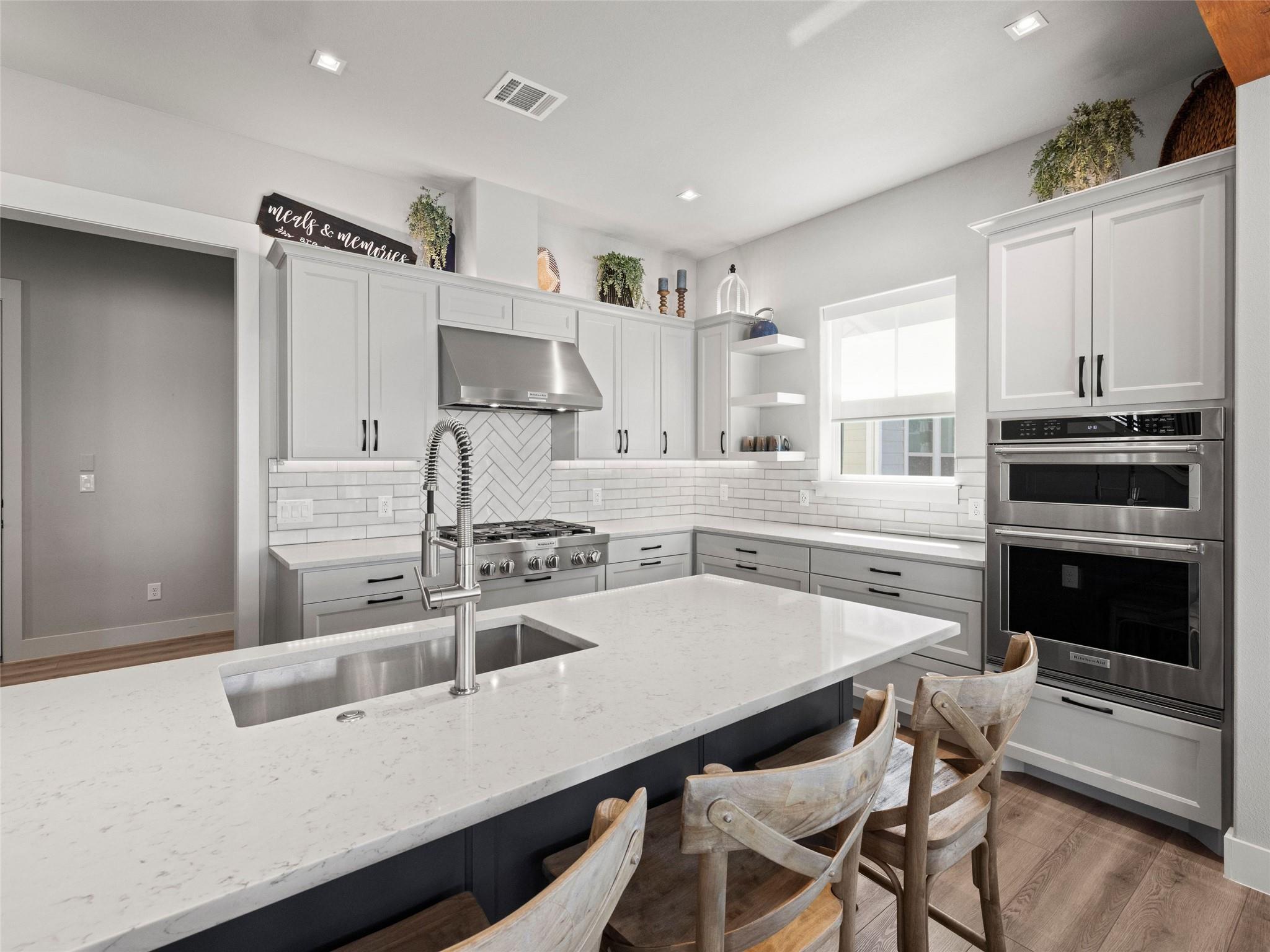 200 Archview Ln, Kingsland, TX 78639