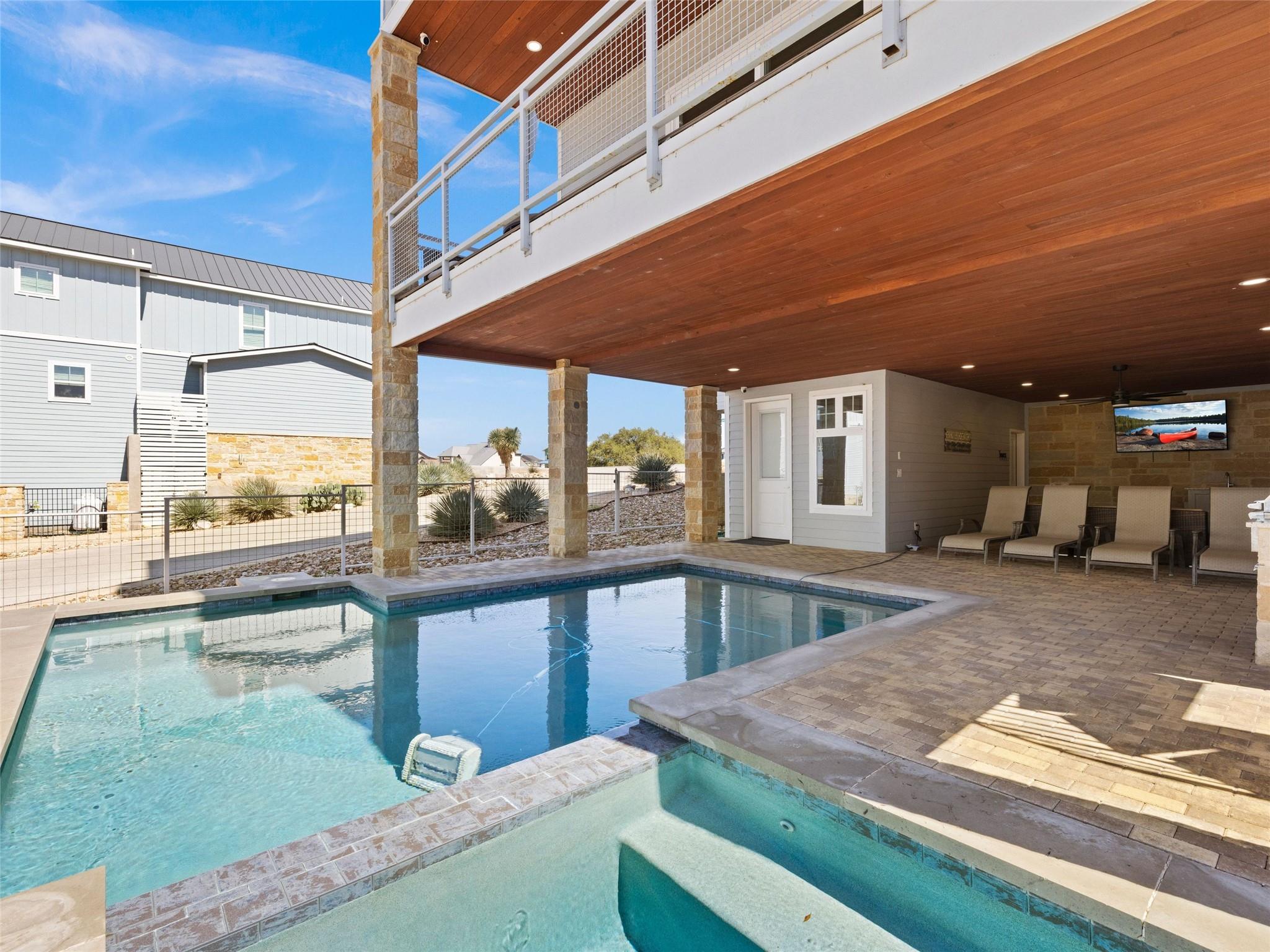 200 Archview Ln, Kingsland, TX 78639