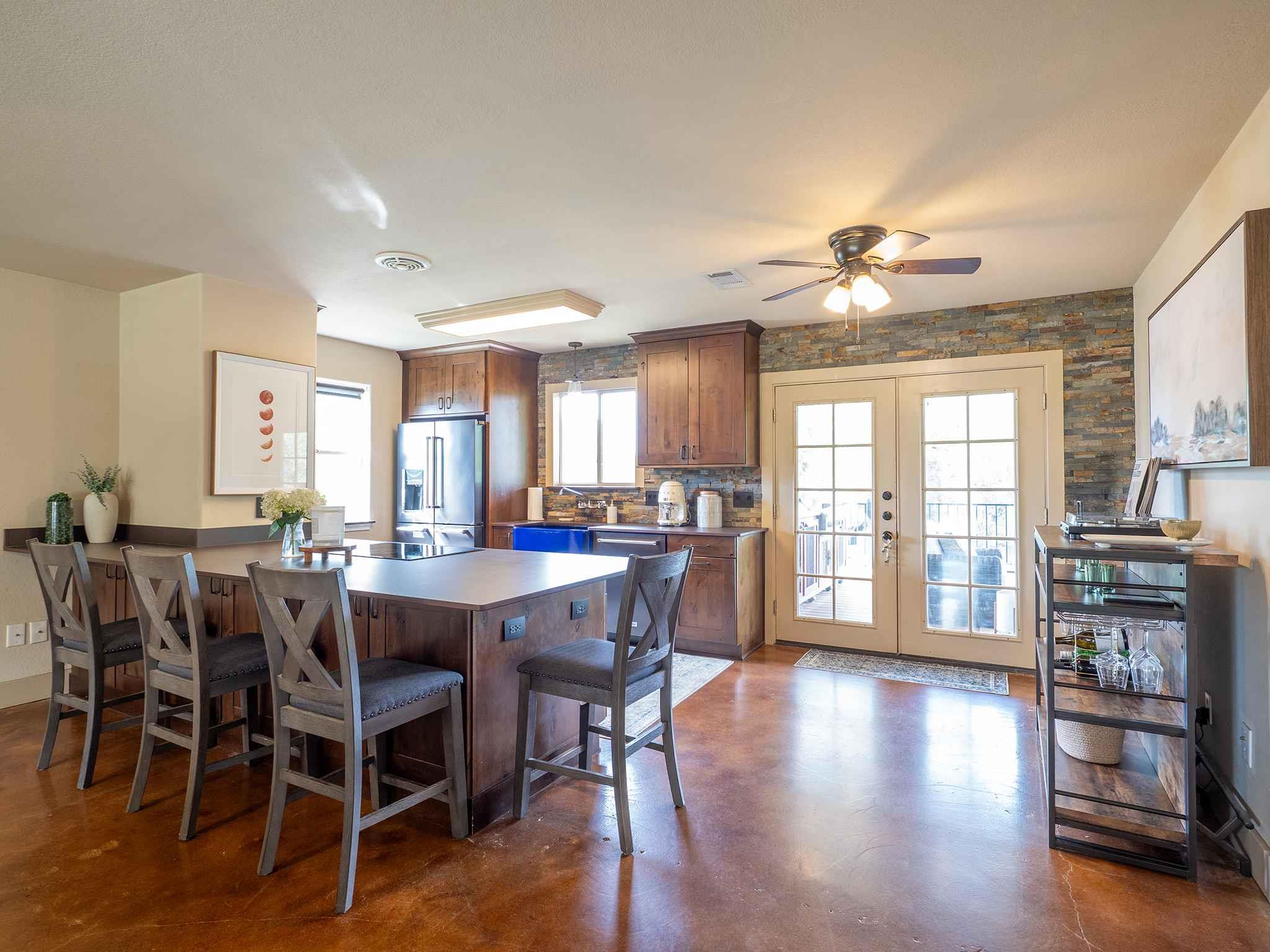 10212 Thomas Ln, Dripping Springs, TX 78620