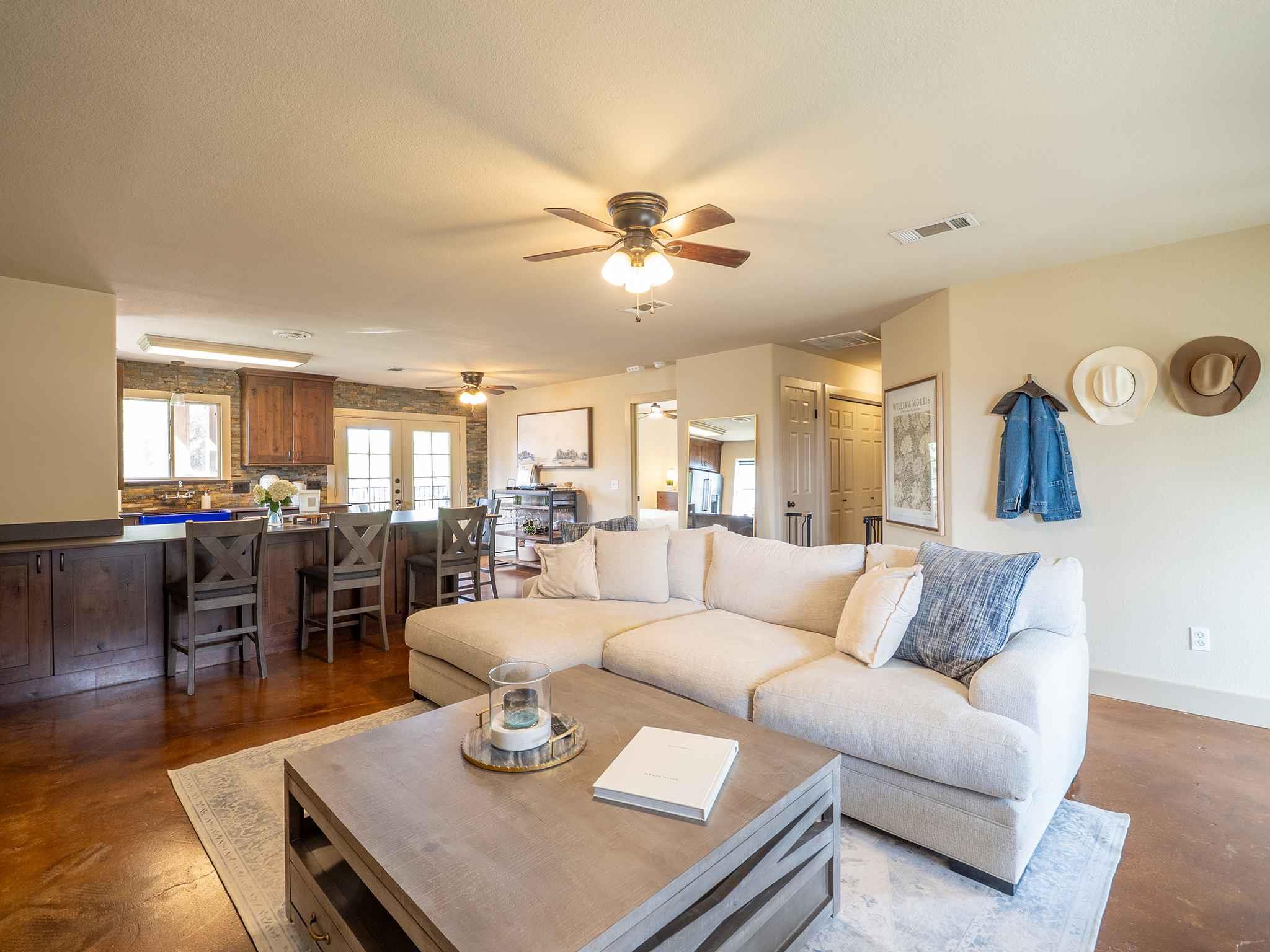 10212 Thomas Ln, Dripping Springs, TX 78620