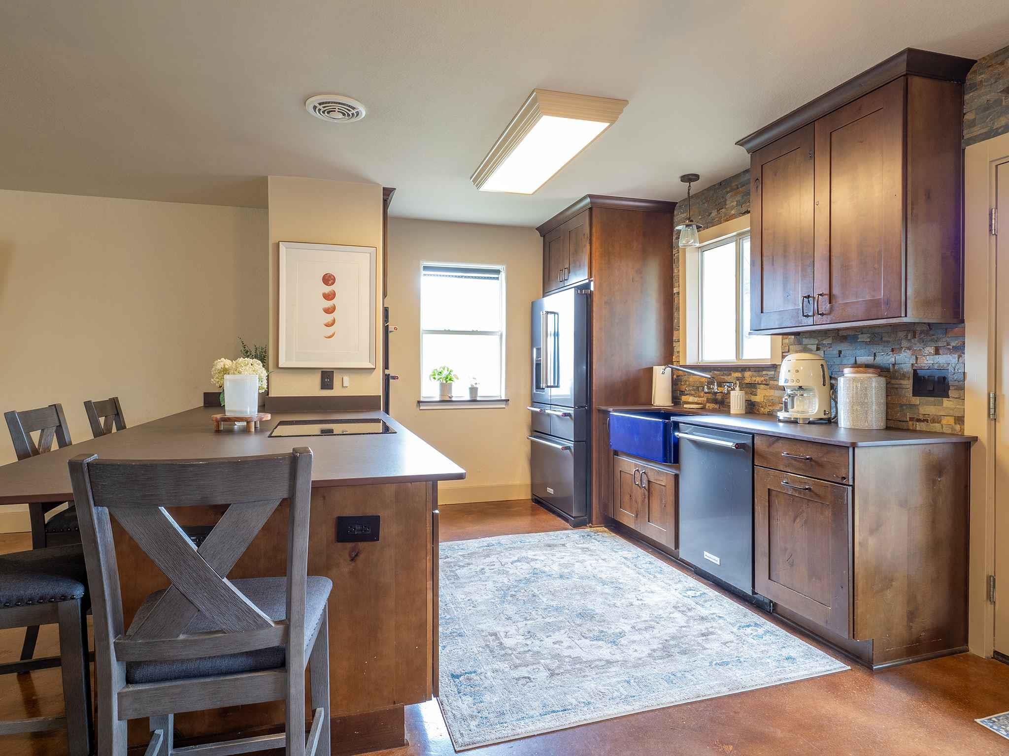 10212 Thomas Ln, Dripping Springs, TX 78620