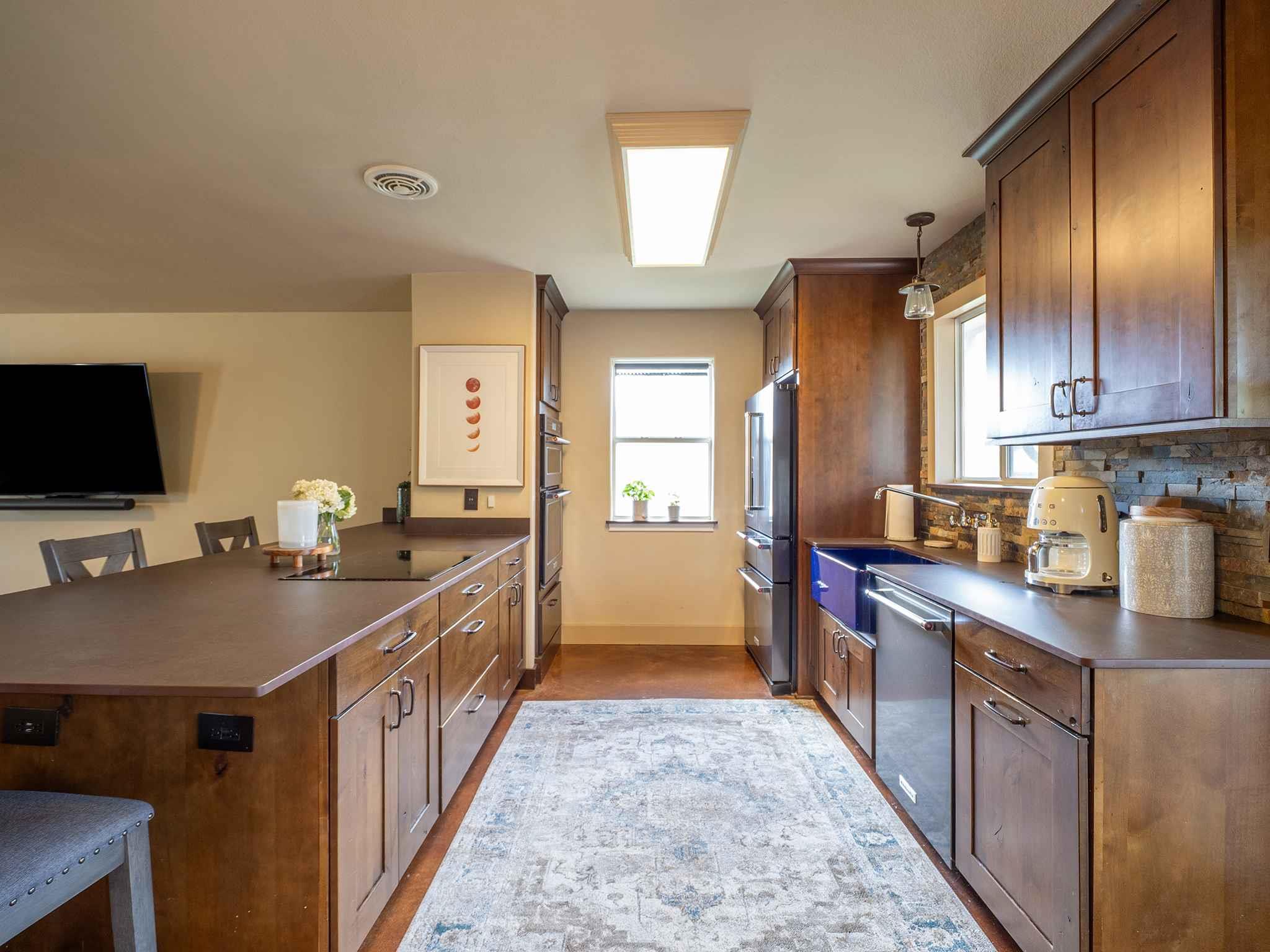 10212 Thomas Ln, Dripping Springs, TX 78620