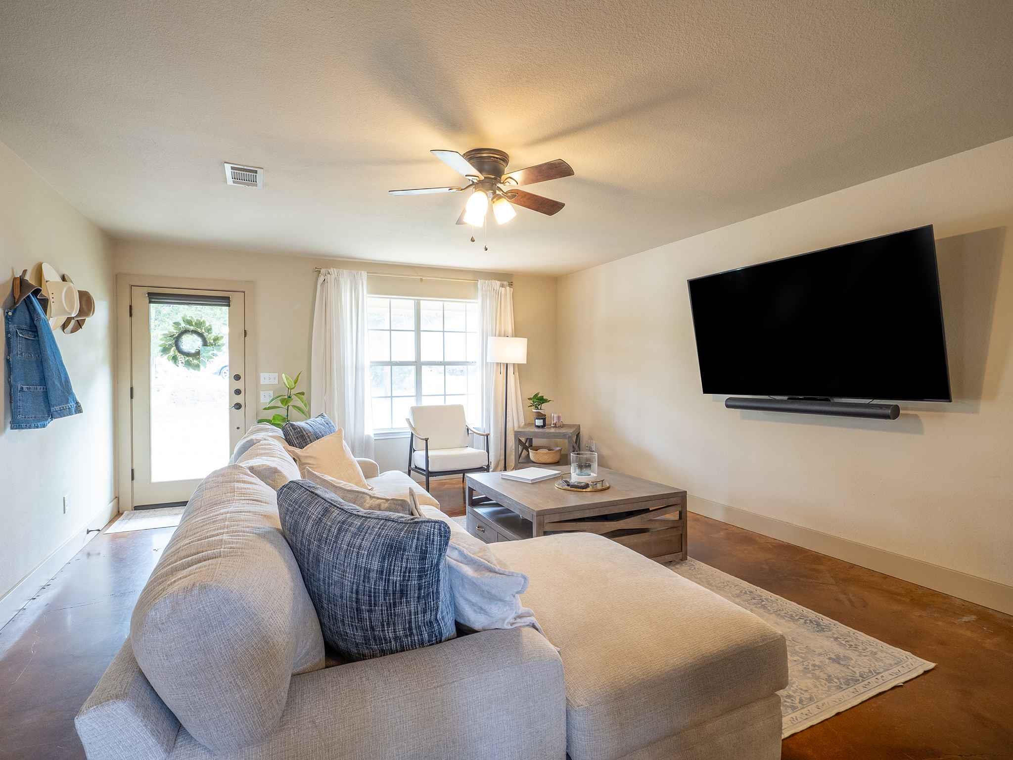 10212 Thomas Ln, Dripping Springs, TX 78620