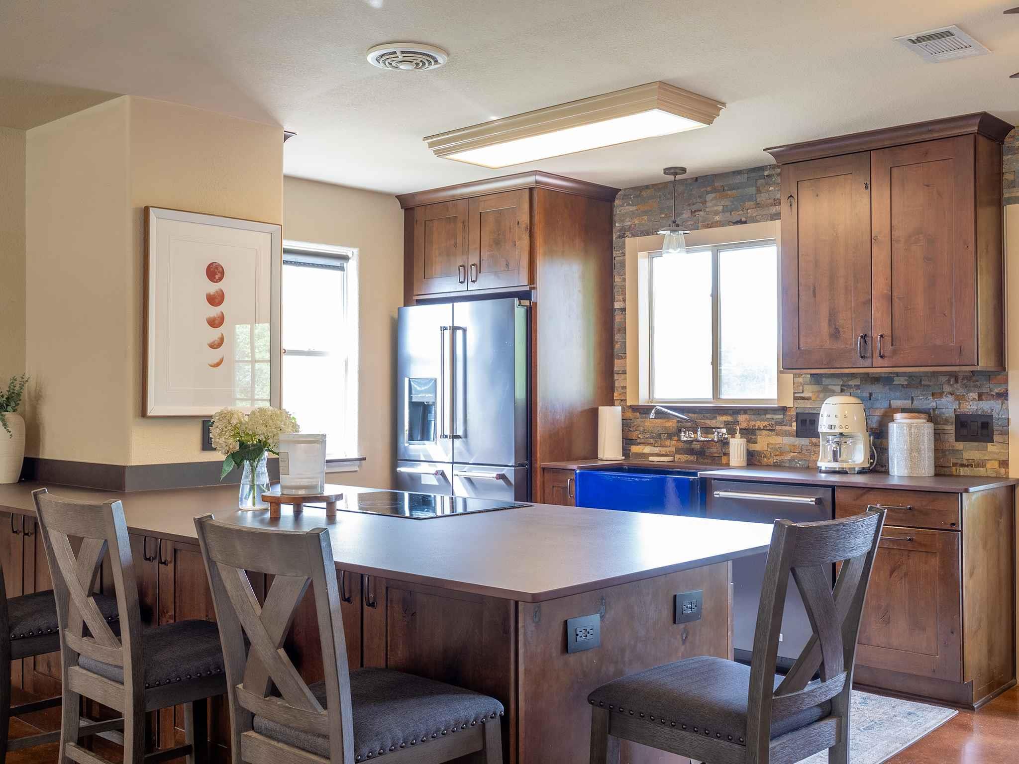 10212 Thomas Ln, Dripping Springs, TX 78620