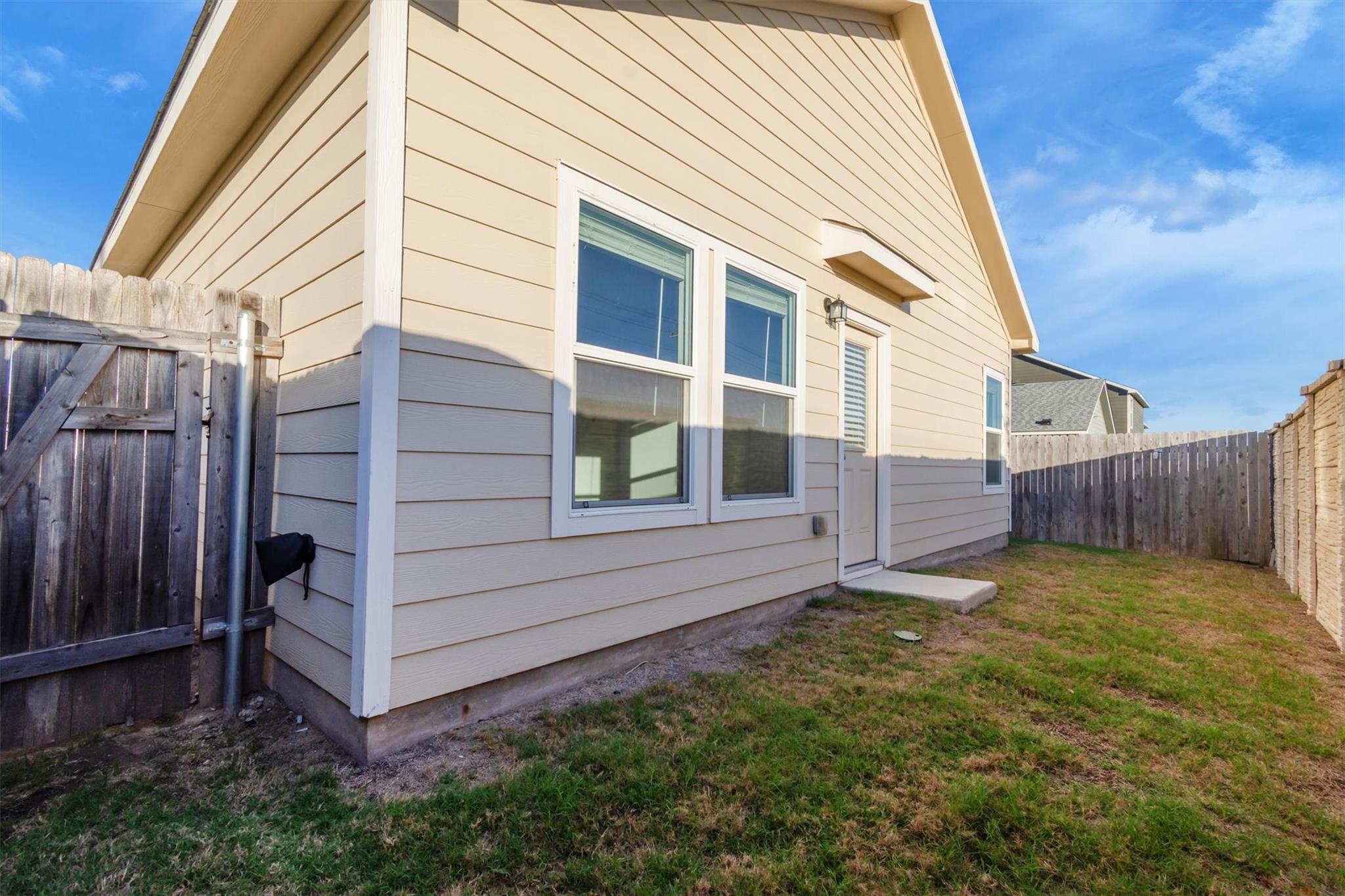 417 Soapstone Pass, Maxwell, TX 78656