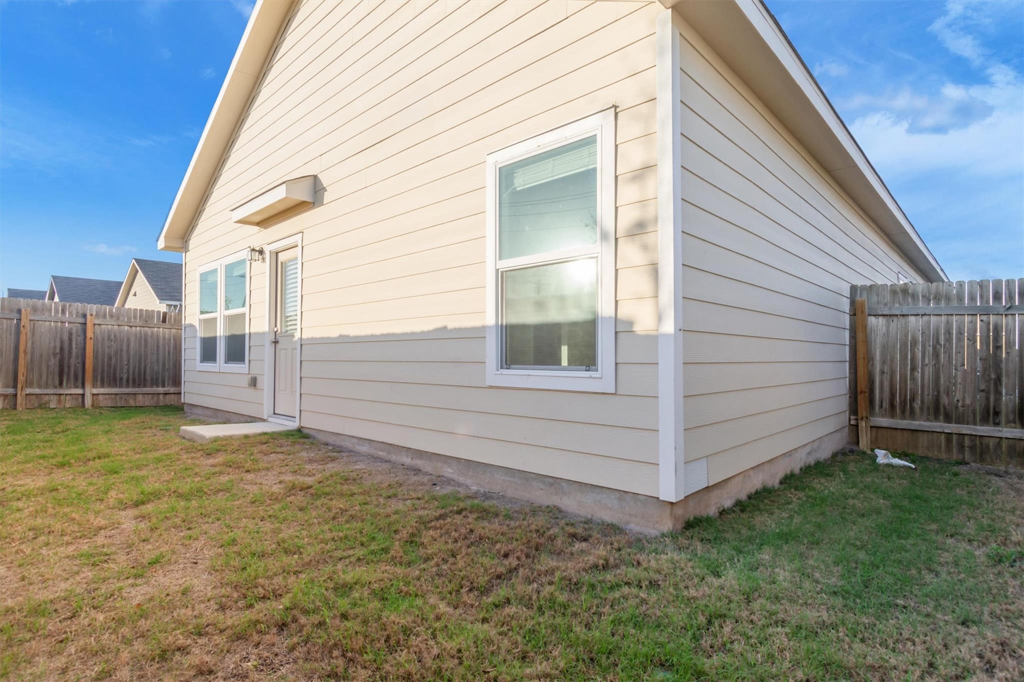417 Soapstone Pass, Maxwell, TX 78656