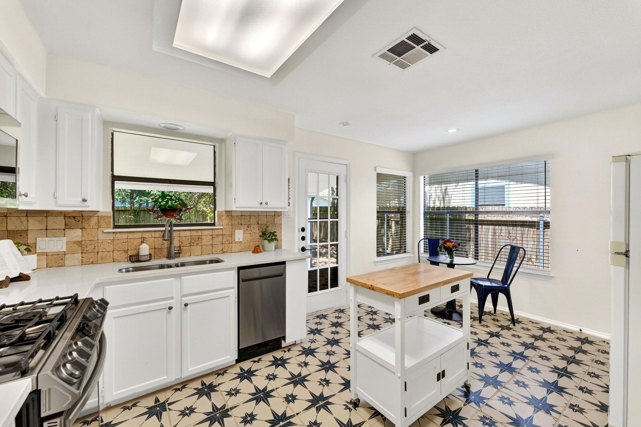 1407 Black Cherry Dr, Cedar Park, TX 78613