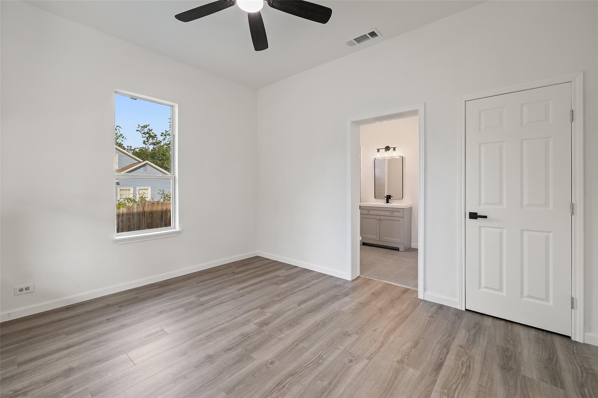 707 W 7th St, Taylor, TX 76574