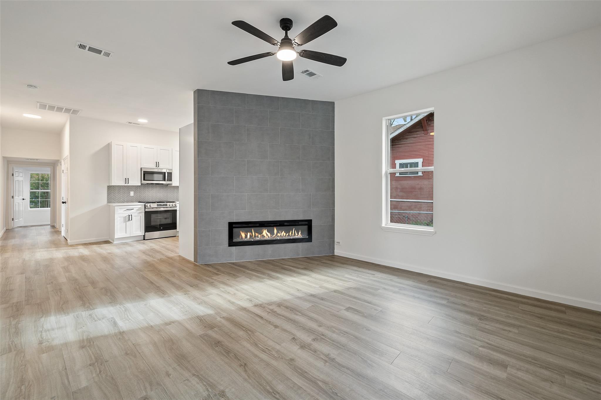 707 W 7th St, Taylor, TX 76574