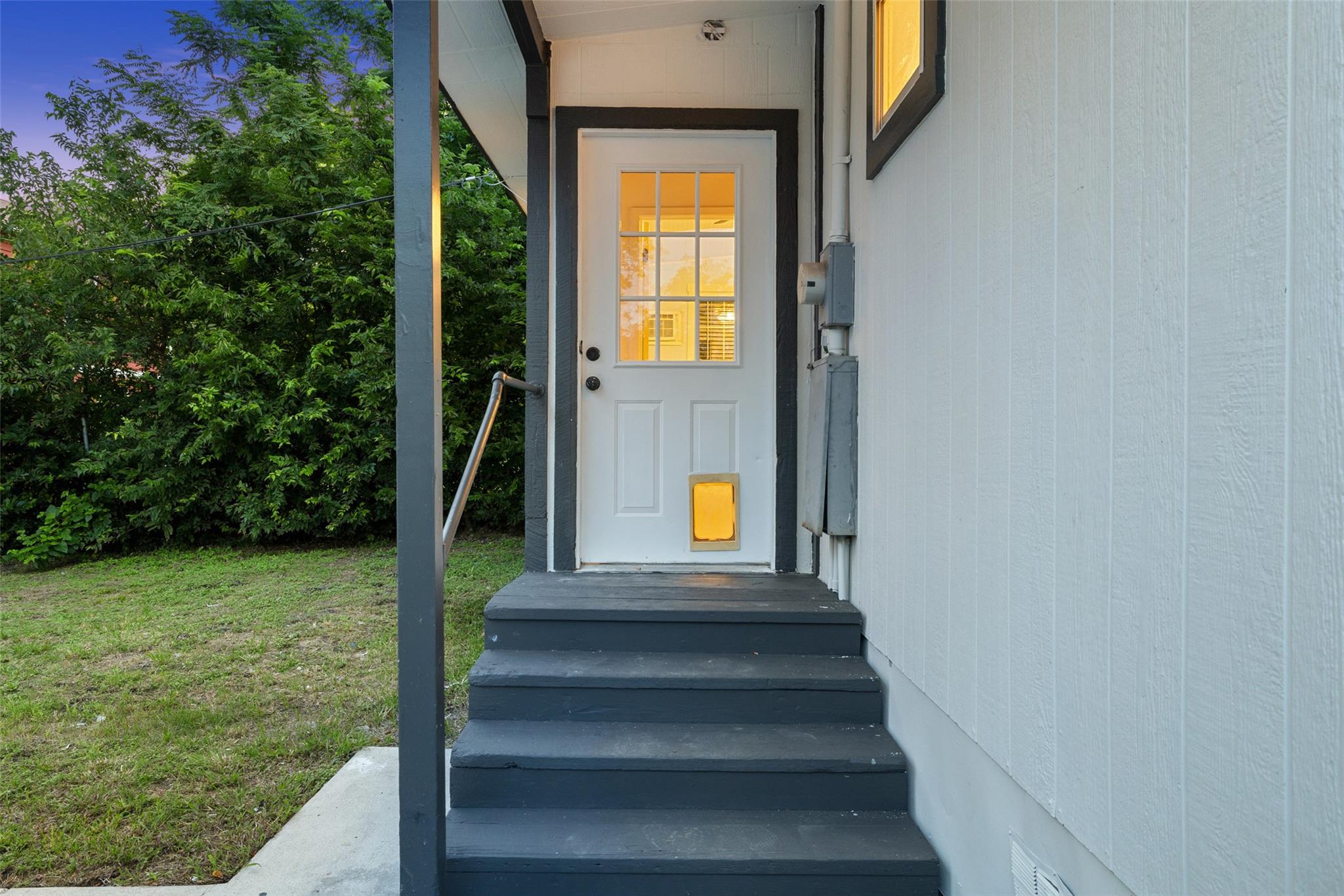 707 W 7th St, Taylor, TX 76574