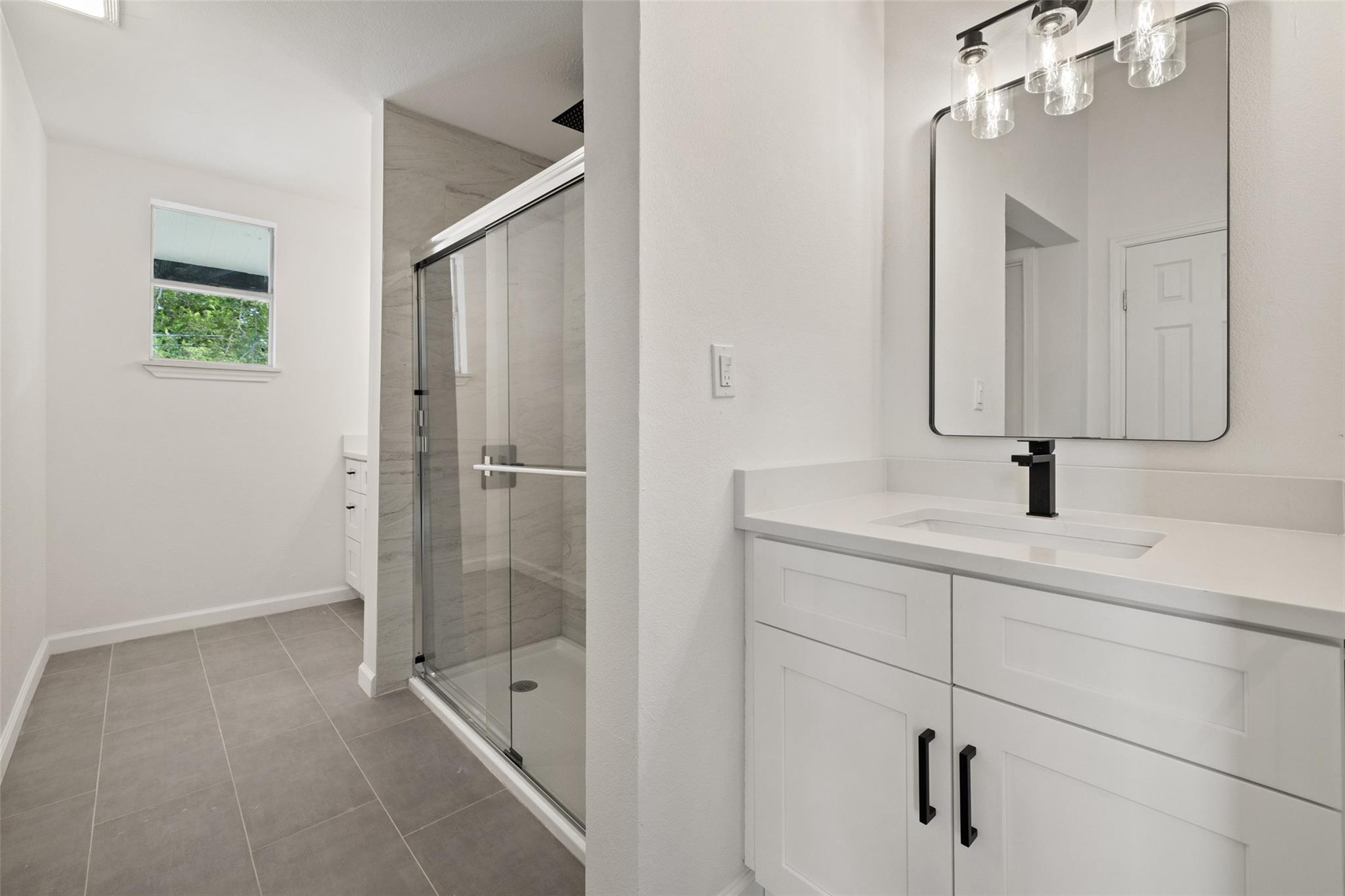 707 W 7th St, Taylor, TX 76574