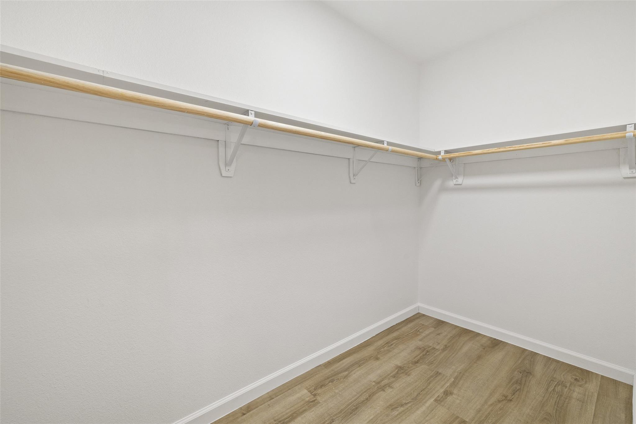 707 W 7th St, Taylor, TX 76574