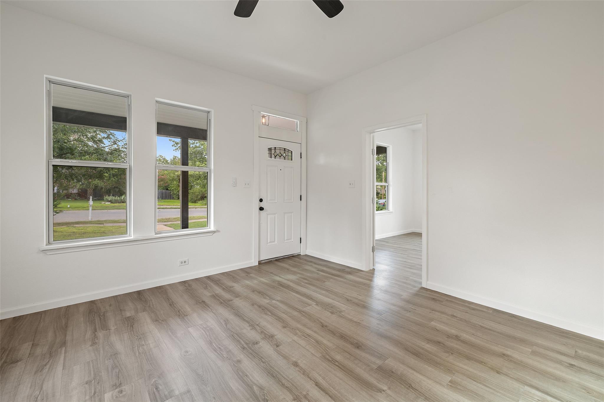 707 W 7th St, Taylor, TX 76574