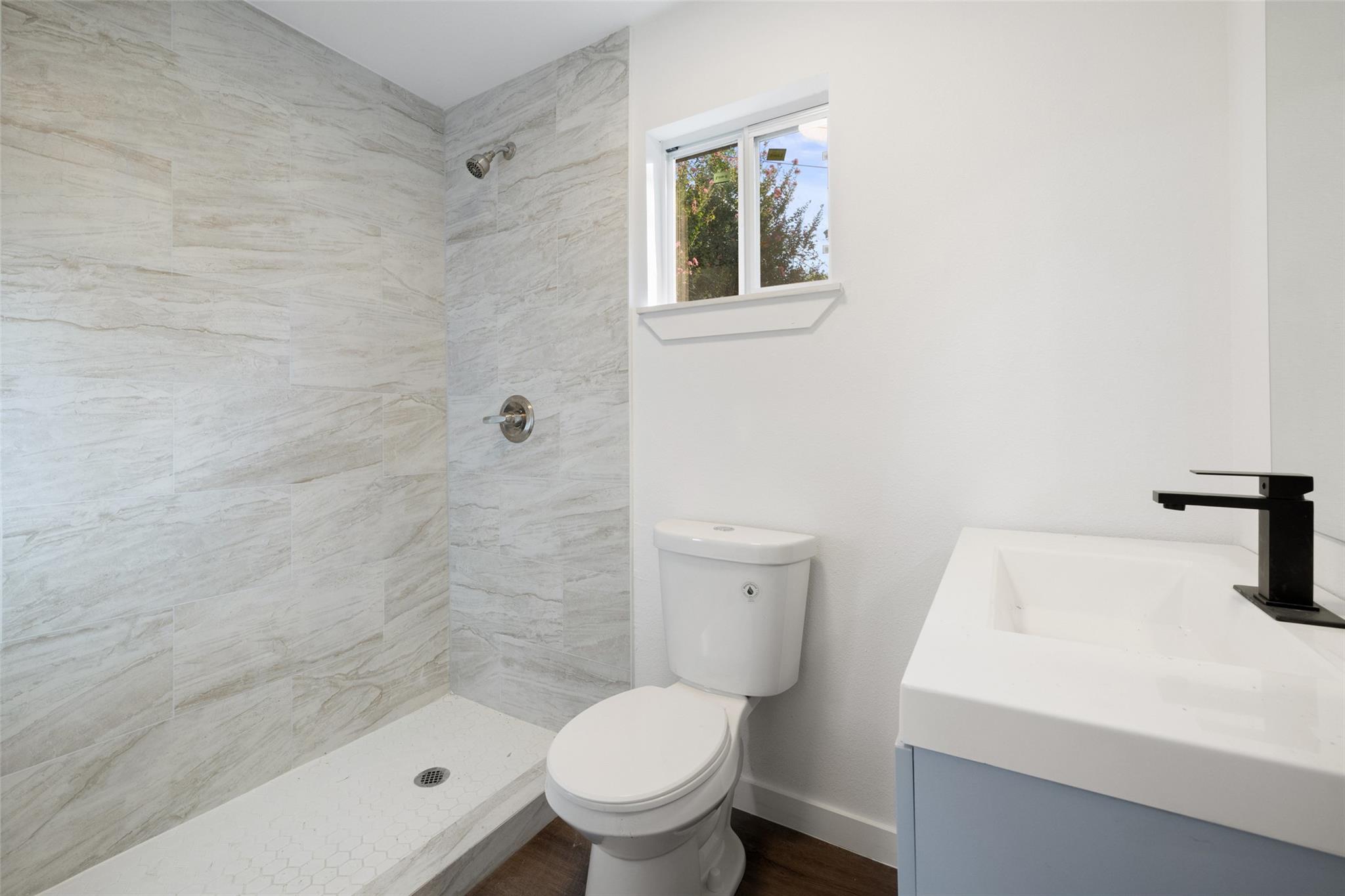 707 W 7th St, Taylor, TX 76574